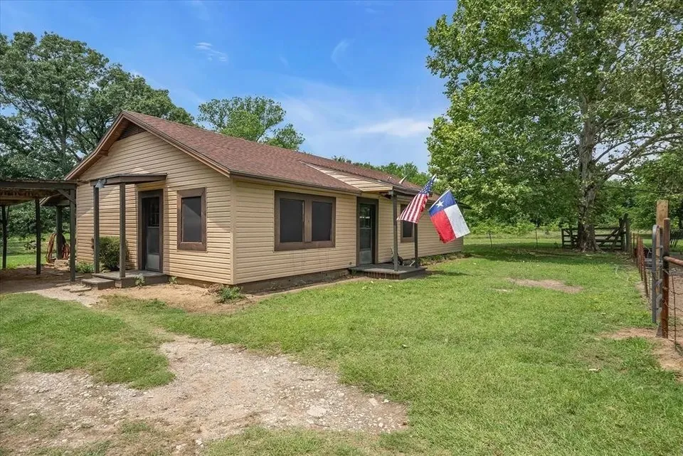 Single Family Residence For Sale in Kaufman County , 6336 Rolling Heights Circle, Kaufman, Texas 75142, 3 Bedroom, 1 Bathroom, Garage spaces, 1,344 Sqft, built in 1985, mls#21319288, Real Estate Agent in Kaufman, Homes For Sale in Kaufman county, Homes For Sale in Kaufman, Realtor in Kaufman Texas, Real Estate Brokerage Independent Realty Texas, Luminita Cordes Realtor