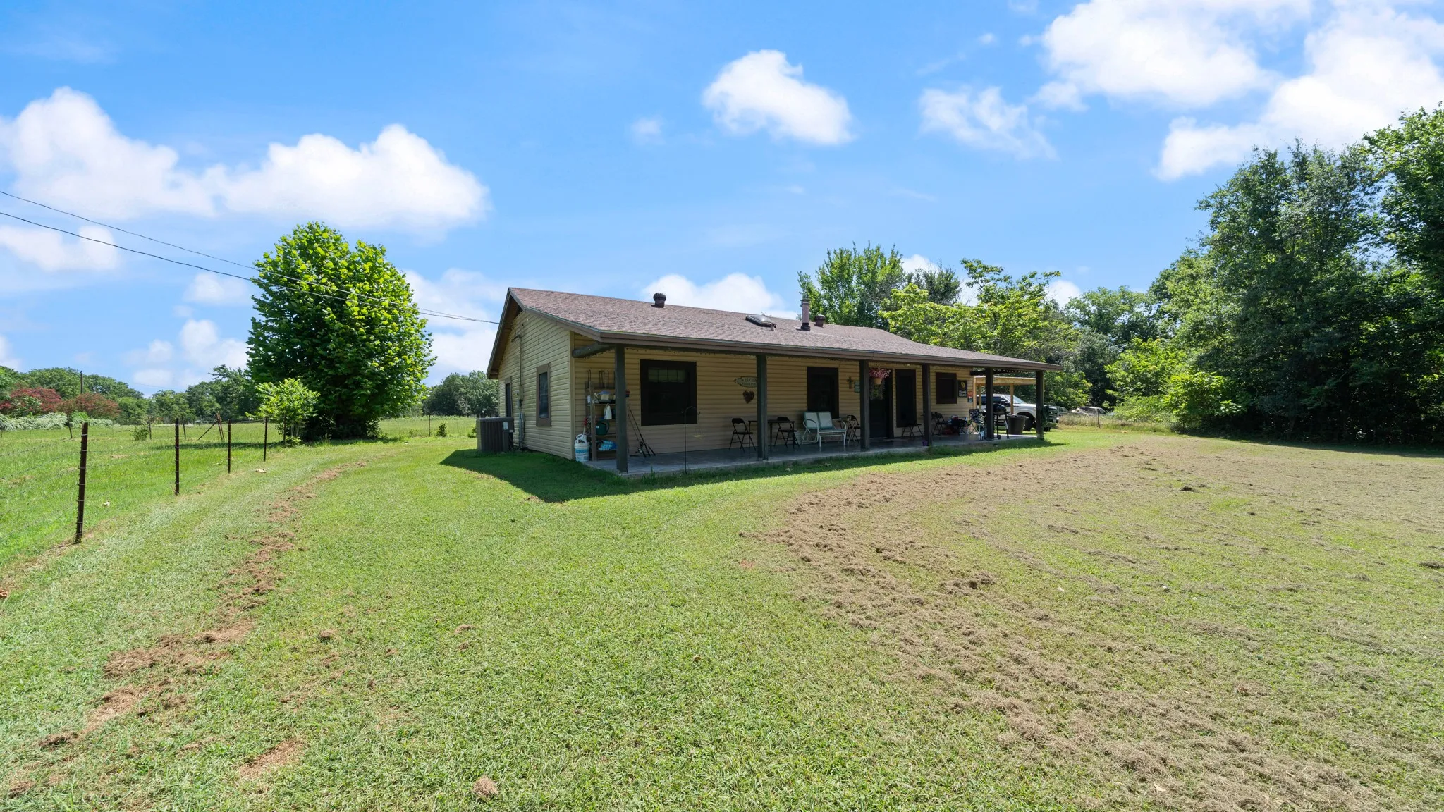 Single Family Residence For Sale in Kaufman County , 6336 Rolling Heights Circle, Kaufman, Texas 75142, 3 Bedroom, 1 Bathroom, Garage spaces, 1,344 Sqft, built in 1985, mls#21319288, Real Estate Agent in Kaufman, Homes For Sale in Kaufman county, Homes For Sale in Kaufman, Realtor in Kaufman Texas, Real Estate Brokerage Independent Realty Texas, Luminita Cordes Realtor
