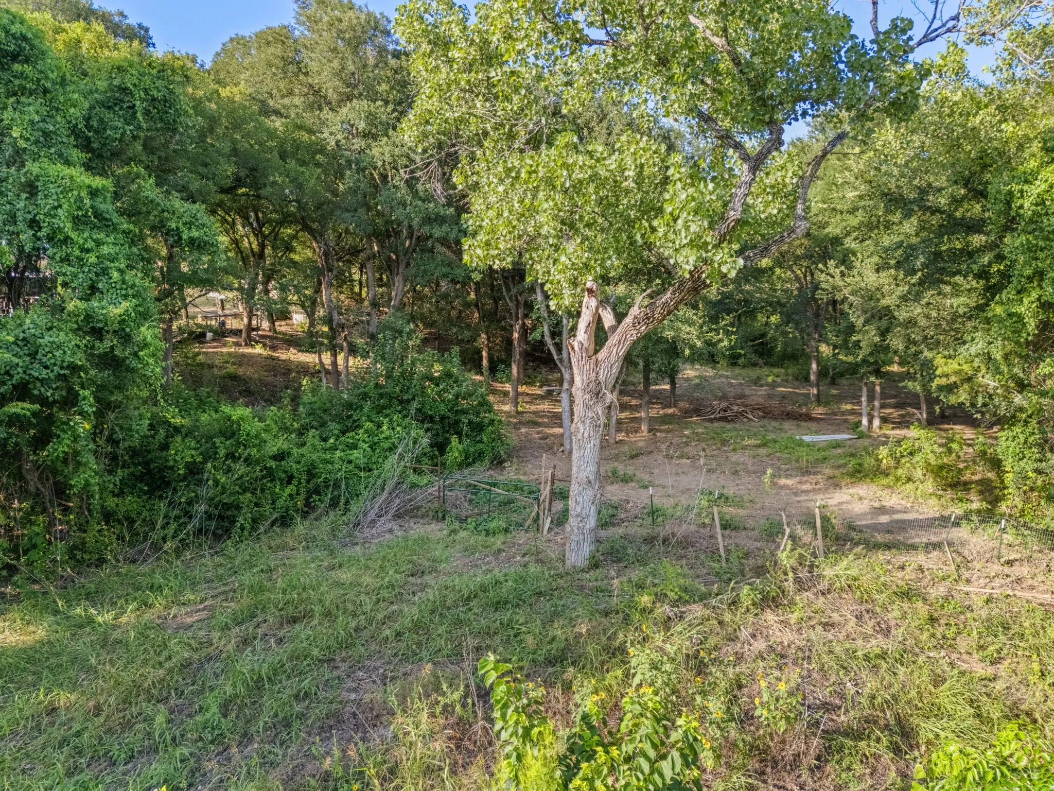 Single Family Residence For Sale in Mc Lennan County , 13539 Chapel Road, Lorena, Texas 76655, 4 Bedroom, 2 Bathroom, 2 Garage spaces, 2,700 Sqft, built in 1978, mls#21317482, Real Estate Agent in Lorena, Homes For Sale in Mc Lennan county, Homes For Sale in Lorena, Realtor in Lorena Texas, Real Estate Brokerage Independent Realty Texas, Luminita Cordes Realtor