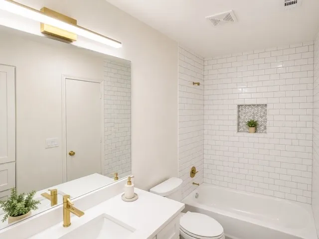 Single Family Residence For Sale in Collin County , 4215 Bretton Bay Lane, Dallas, Texas 75287, 4 Bedroom, 3 Bathroom, 2 Garage spaces, 2,799 Sqft, built in 1979, mls#21296213, Real Estate Agent in Dallas, Homes For Sale in Collin county, Homes For Sale in Dallas, Realtor in Dallas Texas, Real Estate Brokerage Independent Realty Texas, Luminita Cordes Realtor