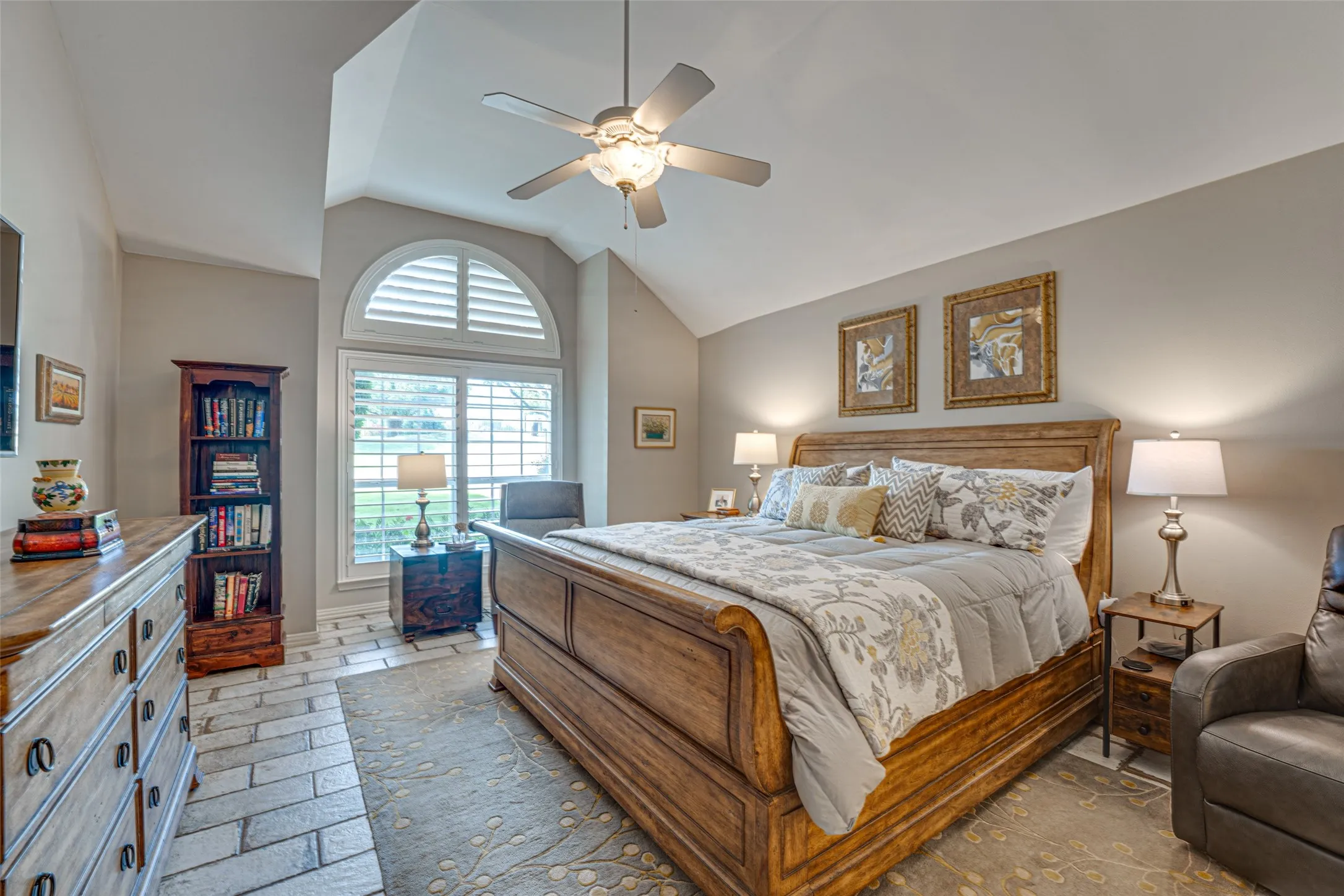 Single Family Residence For Sale in Rockwall County , 5908 Yacht Club Drive, Rockwall, Texas 75032, 3 Bedroom, 2 Bathroom, 2 Garage spaces, 2,149 Sqft, built in 1995, mls#21315704, Real Estate Agent in Rockwall, Homes For Sale in Rockwall county, Homes For Sale in Rockwall, Realtor in Rockwall Texas, Real Estate Brokerage Independent Realty Texas, Luminita Cordes Realtor