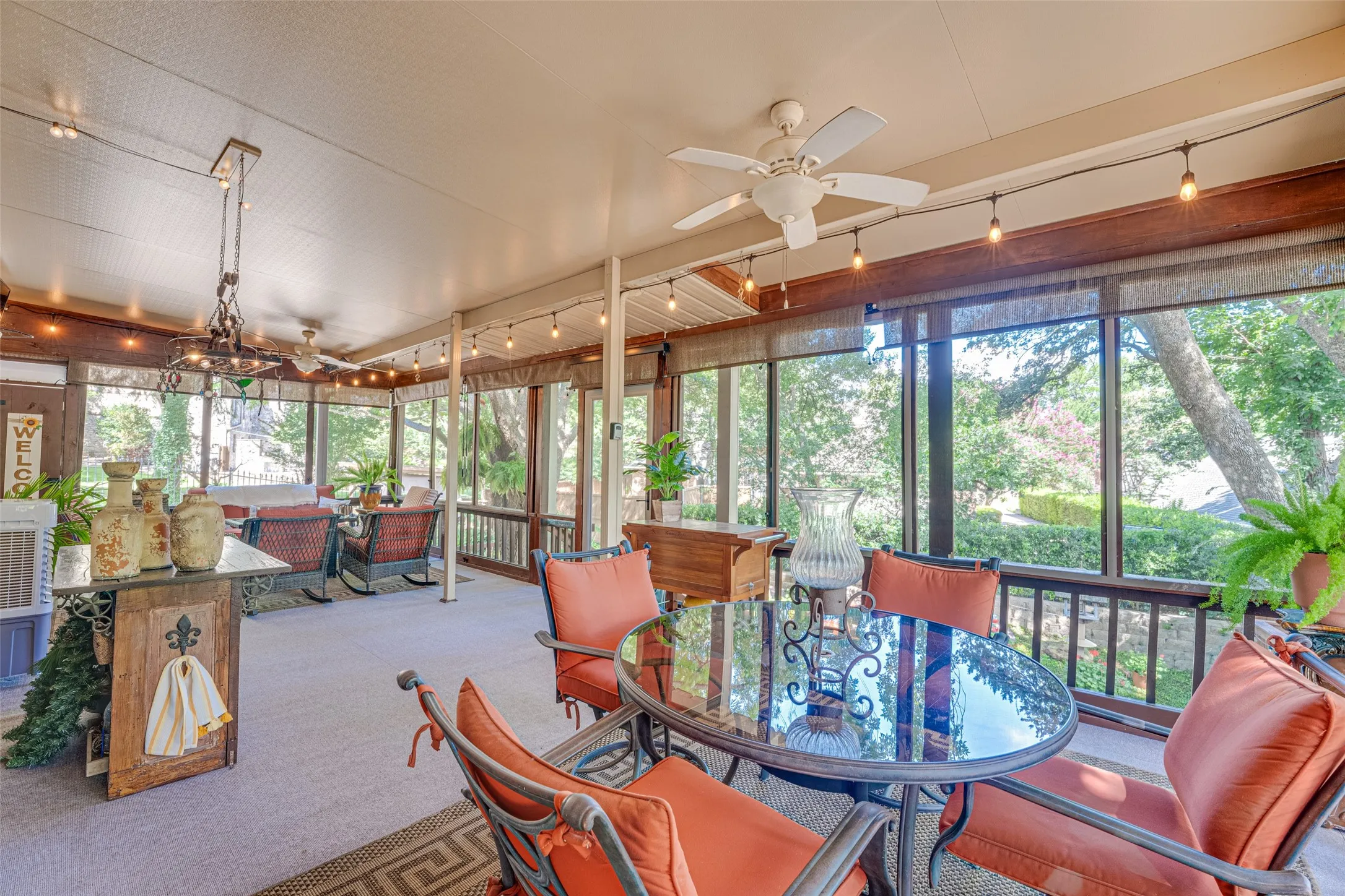 Single Family Residence For Sale in Rockwall County , 5908 Yacht Club Drive, Rockwall, Texas 75032, 3 Bedroom, 2 Bathroom, 2 Garage spaces, 2,149 Sqft, built in 1995, mls#21315704, Real Estate Agent in Rockwall, Homes For Sale in Rockwall county, Homes For Sale in Rockwall, Realtor in Rockwall Texas, Real Estate Brokerage Independent Realty Texas, Luminita Cordes Realtor