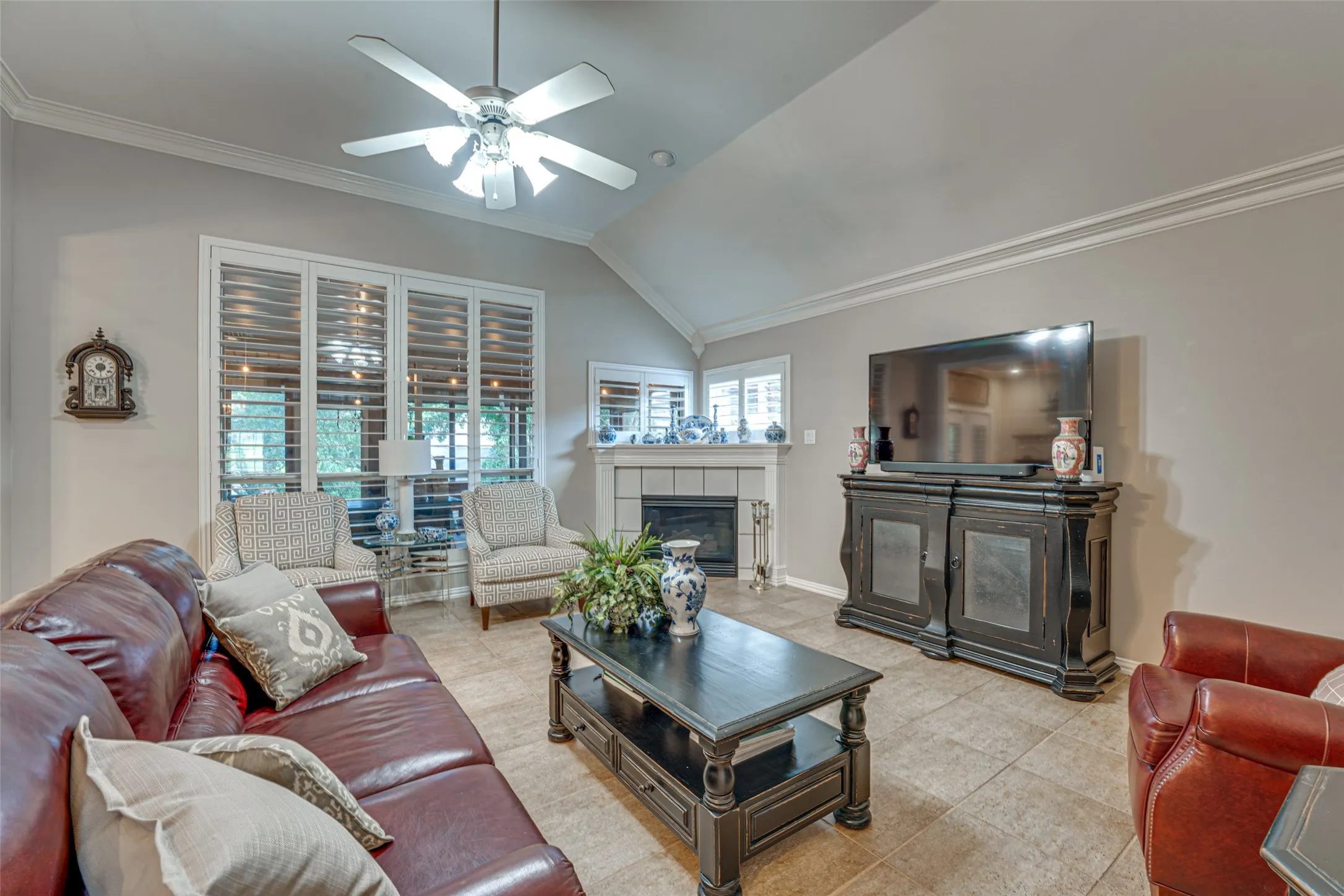 Single Family Residence For Sale in Rockwall County , 5908 Yacht Club Drive, Rockwall, Texas 75032, 3 Bedroom, 2 Bathroom, 2 Garage spaces, 2,149 Sqft, built in 1995, mls#21315704, Real Estate Agent in Rockwall, Homes For Sale in Rockwall county, Homes For Sale in Rockwall, Realtor in Rockwall Texas, Real Estate Brokerage Independent Realty Texas, Luminita Cordes Realtor