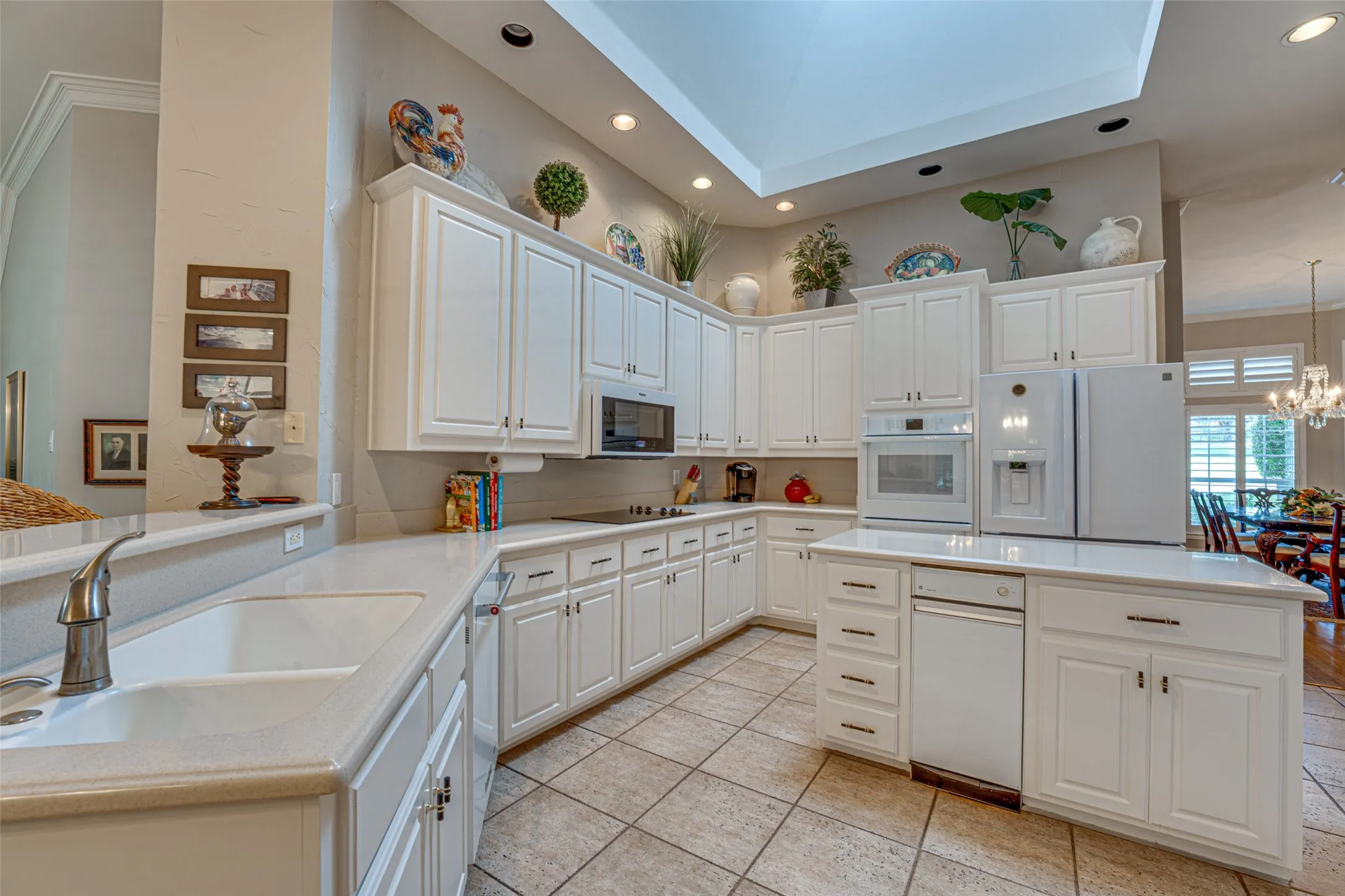 Single Family Residence For Sale in Rockwall County , 5908 Yacht Club Drive, Rockwall, Texas 75032, 3 Bedroom, 2 Bathroom, 2 Garage spaces, 2,149 Sqft, built in 1995, mls#21315704, Real Estate Agent in Rockwall, Homes For Sale in Rockwall county, Homes For Sale in Rockwall, Realtor in Rockwall Texas, Real Estate Brokerage Independent Realty Texas, Luminita Cordes Realtor
