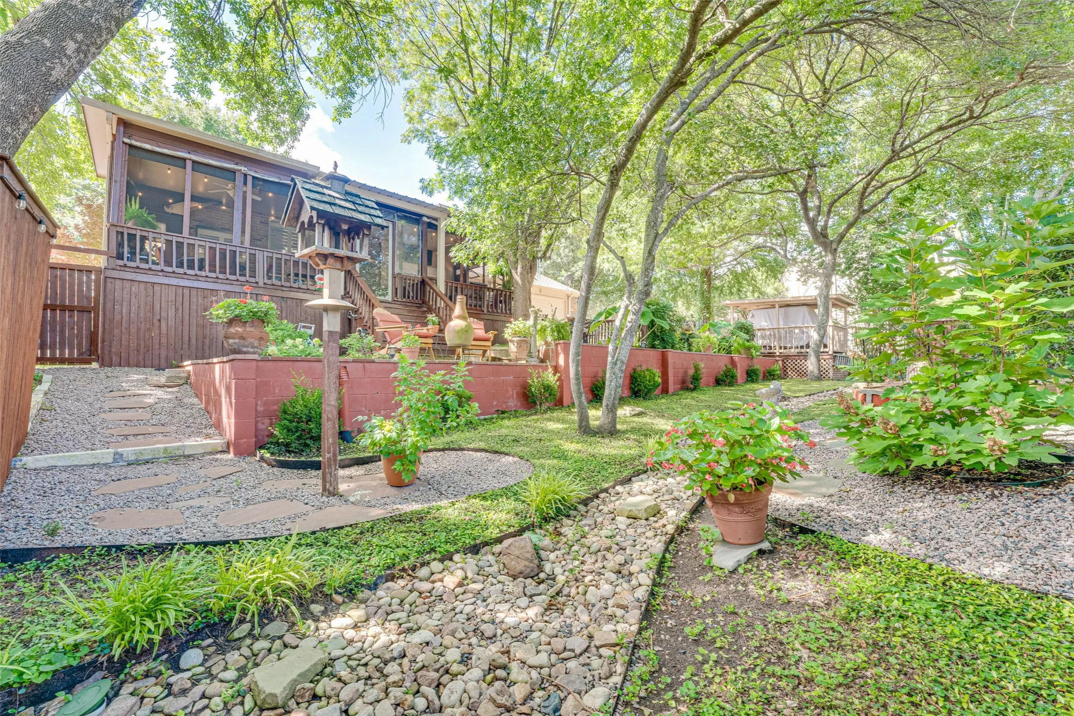 Single Family Residence For Sale in Rockwall County , 5908 Yacht Club Drive, Rockwall, Texas 75032, 3 Bedroom, 2 Bathroom, 2 Garage spaces, 2,149 Sqft, built in 1995, mls#21315704, Real Estate Agent in Rockwall, Homes For Sale in Rockwall county, Homes For Sale in Rockwall, Realtor in Rockwall Texas, Real Estate Brokerage Independent Realty Texas, Luminita Cordes Realtor