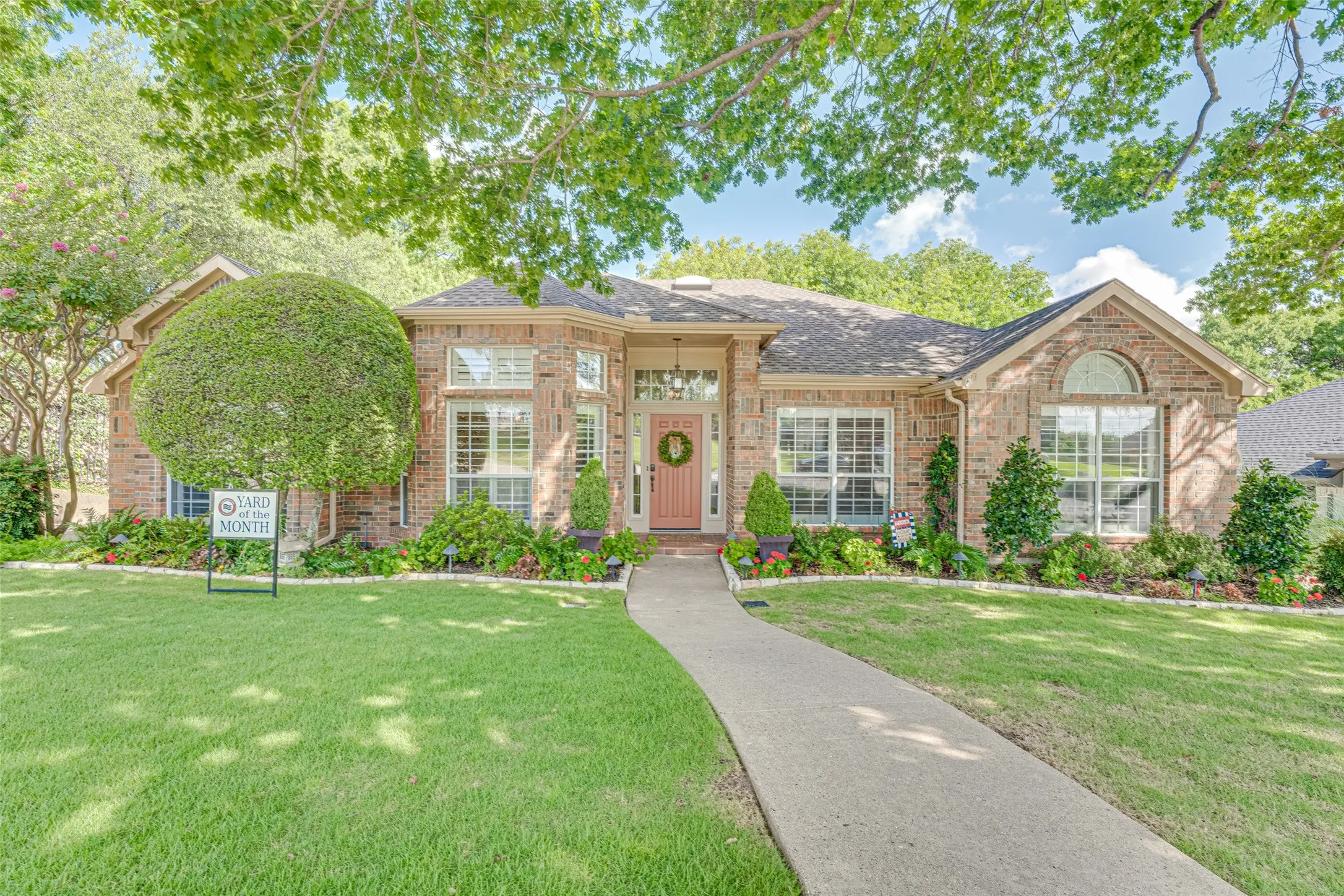 Single Family Residence For Sale in Rockwall County , 5908 Yacht Club Drive, Rockwall, Texas 75032, 3 Bedroom, 2 Bathroom, 2 Garage spaces, 2,149 Sqft, built in 1995, mls#21315704, Real Estate Agent in Rockwall, Homes For Sale in Rockwall county, Homes For Sale in Rockwall, Realtor in Rockwall Texas, Real Estate Brokerage Independent Realty Texas, Luminita Cordes Realtor