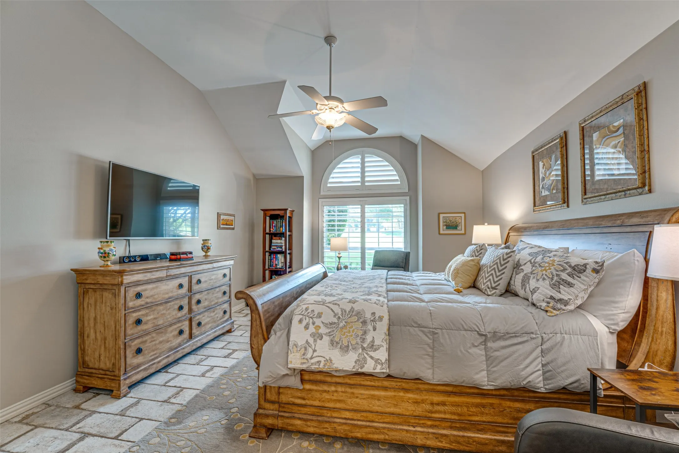 Single Family Residence For Sale in Rockwall County , 5908 Yacht Club Drive, Rockwall, Texas 75032, 3 Bedroom, 2 Bathroom, 2 Garage spaces, 2,149 Sqft, built in 1995, mls#21315704, Real Estate Agent in Rockwall, Homes For Sale in Rockwall county, Homes For Sale in Rockwall, Realtor in Rockwall Texas, Real Estate Brokerage Independent Realty Texas, Luminita Cordes Realtor