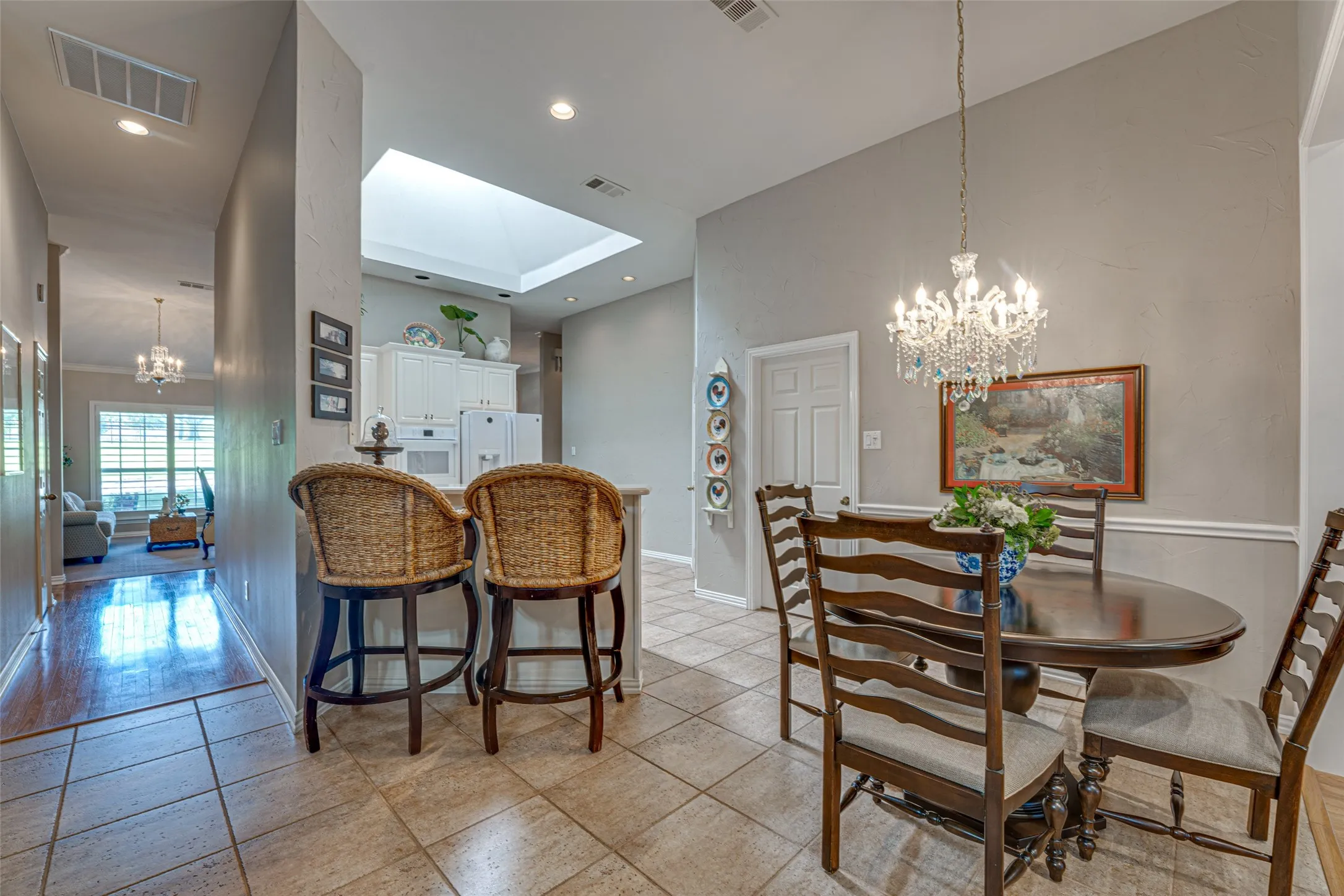 Single Family Residence For Sale in Rockwall County , 5908 Yacht Club Drive, Rockwall, Texas 75032, 3 Bedroom, 2 Bathroom, 2 Garage spaces, 2,149 Sqft, built in 1995, mls#21315704, Real Estate Agent in Rockwall, Homes For Sale in Rockwall county, Homes For Sale in Rockwall, Realtor in Rockwall Texas, Real Estate Brokerage Independent Realty Texas, Luminita Cordes Realtor