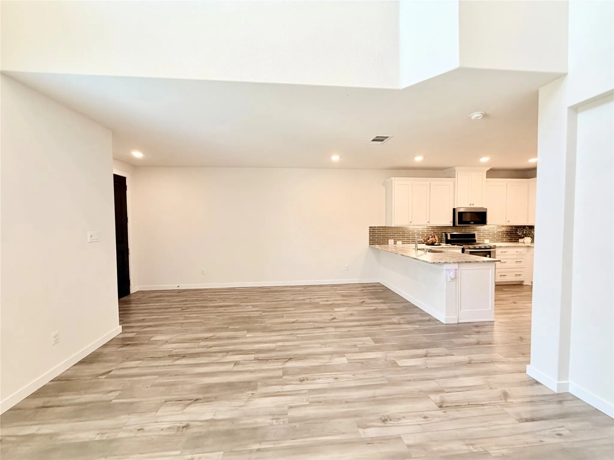 Townhouse For Sale in Denton County , 1370 Madison Avenue, Flower Mound, Texas 75028, 2 Bedroom, 3 Bathroom, 2 Garage spaces, 1,565 Sqft, built in 2021, mls#21315872, Real Estate Agent in Flower Mound, Homes For Sale in Denton county, Homes For Sale in Flower Mound, Realtor in Flower Mound Texas, Real Estate Brokerage Independent Realty Texas, Luminita Cordes Realtor