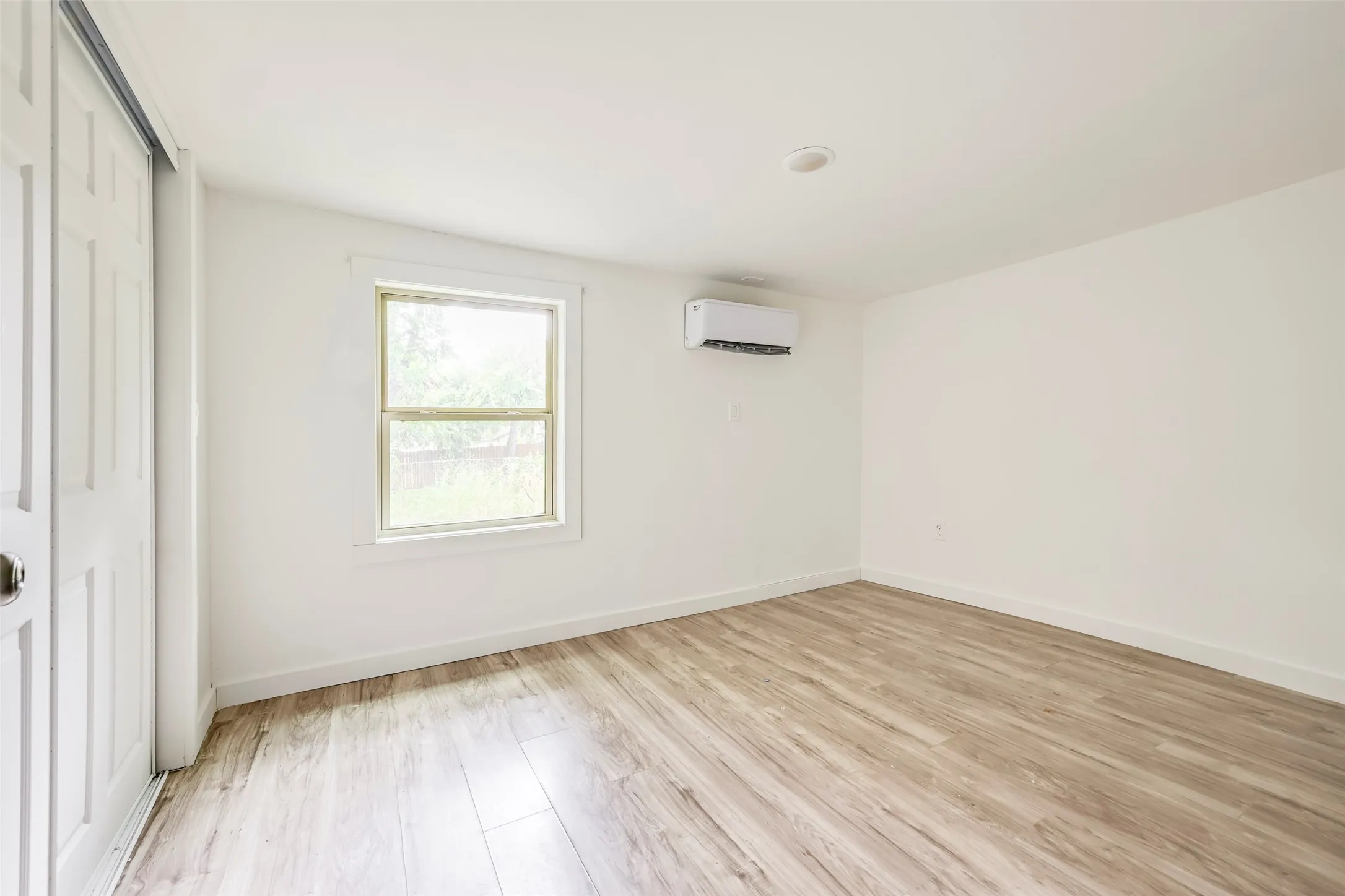Single Family Residence For Sale in Tarrant County , 1336 E Maddox Avenue, Fort Worth, Texas 76104, 4 Bedroom, 2 Bathroom, Garage spaces, 1,350 Sqft, built in 1928, mls#21319297, Real Estate Agent in Fort Worth, Homes For Sale in Tarrant county, Homes For Sale in Fort Worth, Realtor in Fort Worth Texas, Real Estate Brokerage Independent Realty Texas, Luminita Cordes Realtor