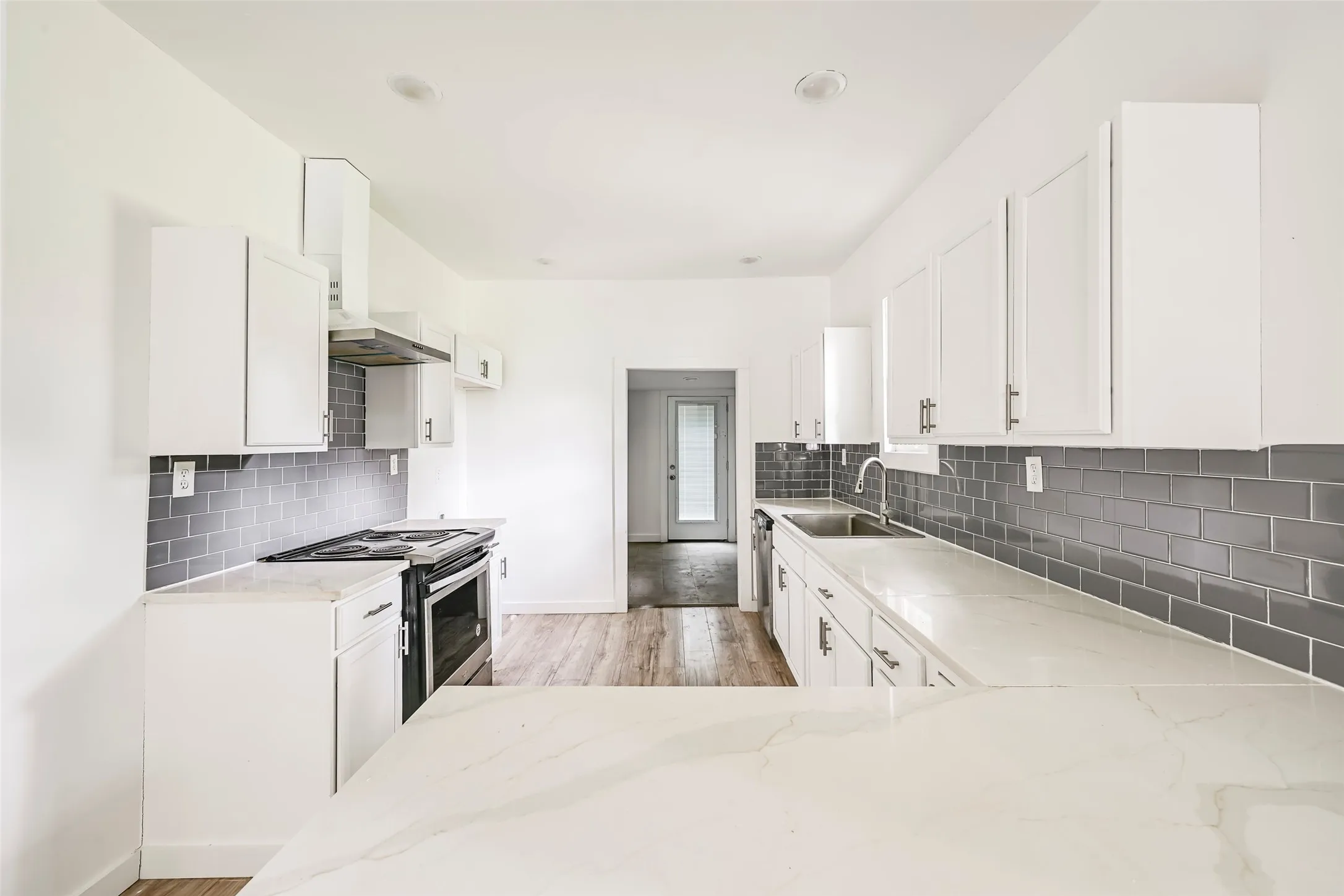 Single Family Residence For Sale in Tarrant County , 1336 E Maddox Avenue, Fort Worth, Texas 76104, 4 Bedroom, 2 Bathroom, Garage spaces, 1,350 Sqft, built in 1928, mls#21319297, Real Estate Agent in Fort Worth, Homes For Sale in Tarrant county, Homes For Sale in Fort Worth, Realtor in Fort Worth Texas, Real Estate Brokerage Independent Realty Texas, Luminita Cordes Realtor