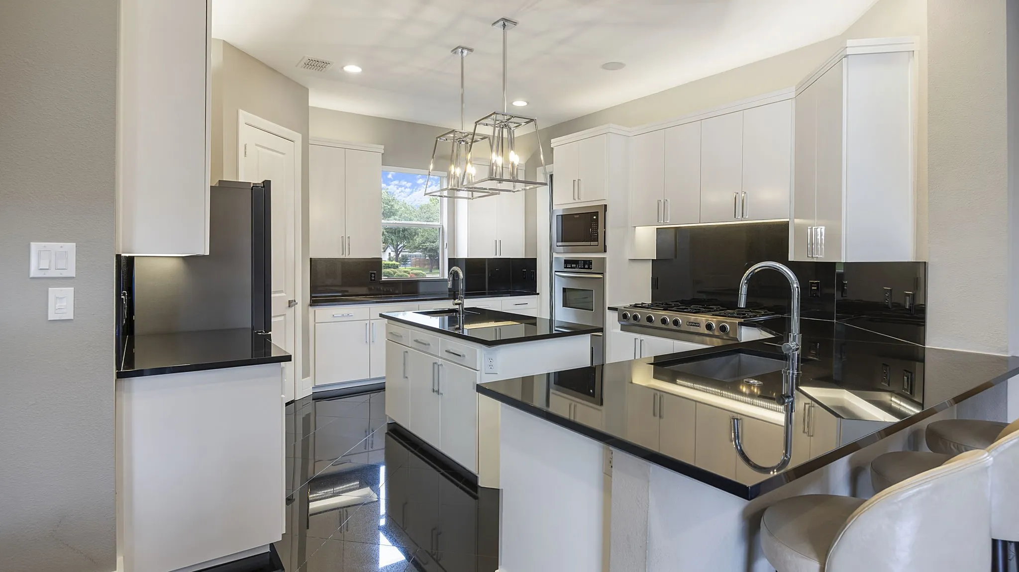 Single Family Residence For Sale in Dallas County , 2231 Clearspring Drive N, Irving, Texas 75063, 4 Bedroom, 4 Bathroom, 3 Garage spaces, 4,329 Sqft, built in 2003, mls#21297559, Real Estate Agent in Irving, Homes For Sale in Dallas county, Homes For Sale in Irving, Realtor in Irving Texas, Real Estate Brokerage Independent Realty Texas, Luminita Cordes Realtor