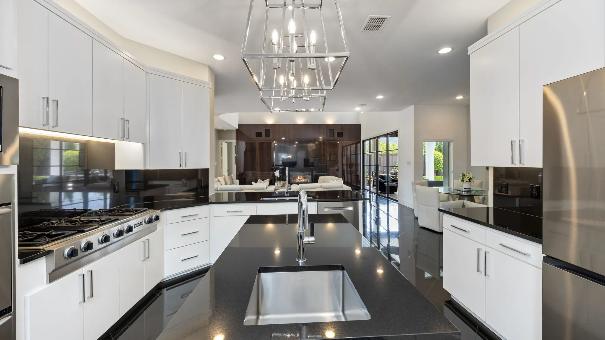 Single Family Residence For Sale in Dallas County , 2231 Clearspring Drive N, Irving, Texas 75063, 4 Bedroom, 4 Bathroom, 3 Garage spaces, 4,329 Sqft, built in 2003, mls#21297559, Real Estate Agent in Irving, Homes For Sale in Dallas county, Homes For Sale in Irving, Realtor in Irving Texas, Real Estate Brokerage Independent Realty Texas, Luminita Cordes Realtor