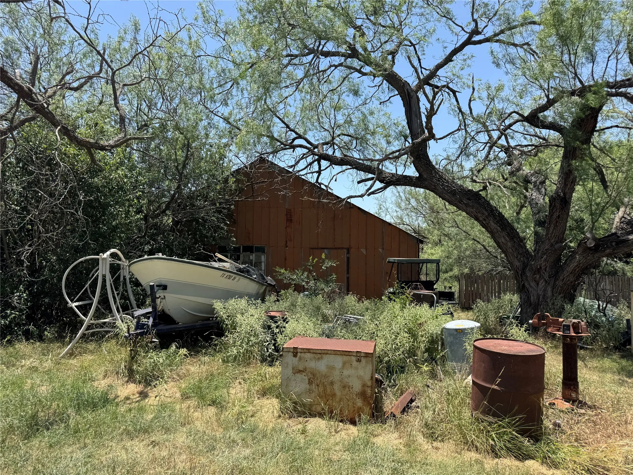 Single Family Residence For Sale in Stephens County , 2993 County Road 265, Breckenridge, Texas 76424, 3 Bedrooms, 4 Bathrooms, Garage spaces, 2,624 Sqft, built in 1966, Price $340,000, mls#21318980, Real Estate Agent in Breckenridge, Homes For Sale in Stephens county, Homes For Sale in Breckenridge, Realtor in Breckenridge Texas, Real Estate Brokerage Independent Realty Texas, Luminita Cordes Realtor