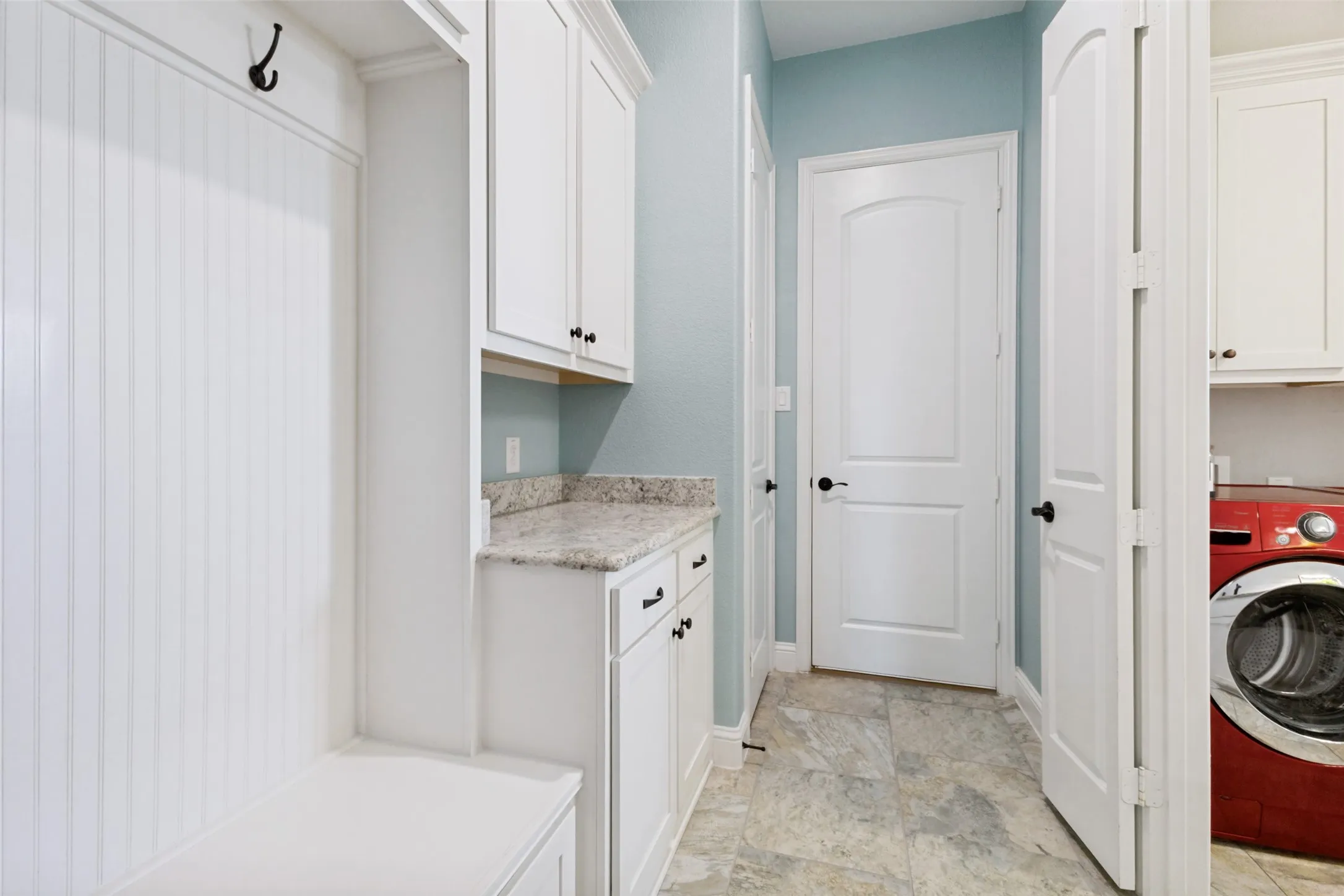 MUD Room with the same gorgeous granite on the folding area!!!!!!!!!!!  AND, the same beautiful tile!