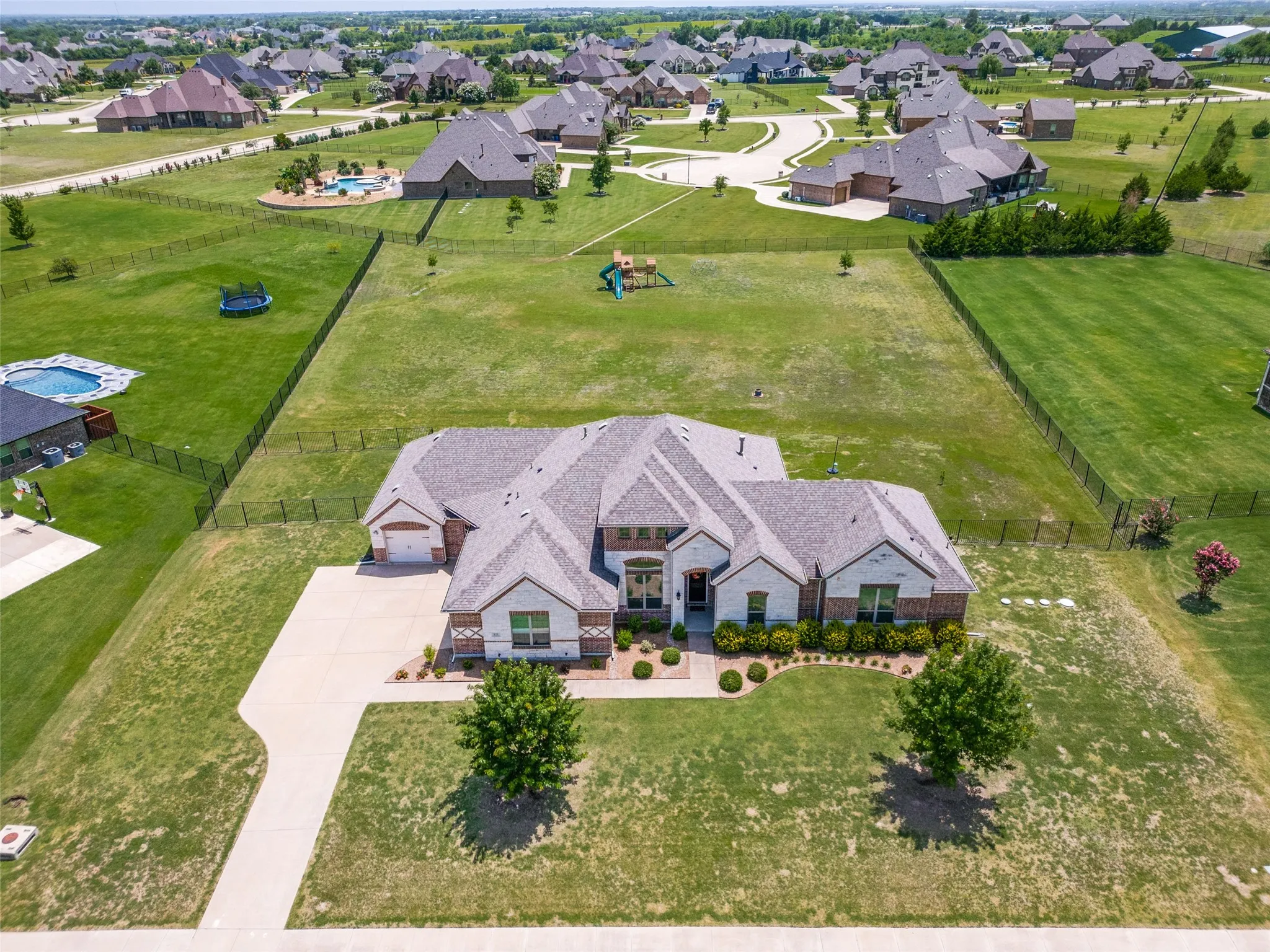 Single Family Residence For Sale in Rockwall County , 821 Abington Way, Mclendon Chisholm, Texas 75032, 4 Bedroom, 4 Bathroom, 3 Garage spaces, 2,855 Sqft, built in 2018, mls#21306306, Real Estate Agent in Mclendon Chisholm, Homes For Sale in Rockwall county, Homes For Sale in Mclendon Chisholm, Realtor in Mclendon Chisholm Texas, Real Estate Brokerage Independent Realty Texas, Luminita Cordes Realtor