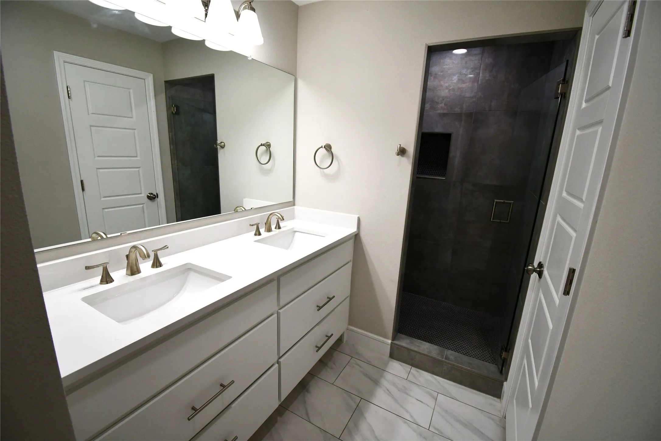 Single Family Residence For Rent in Dallas County , 1204 Jeffery Trail, Irving, Texas 75062, 4 Bedroom, 2 Bathroom, 2 Garage spaces, 1,840 Sqft, built in 2021, mls#21319309, Real Estate Agent in Irving, Homes For Rent in Dallas county, Homes For Rent in Irving, Realtor in Irving Texas, Real Estate Brokerage Independent Realty Texas, Luminita Cordes Realtor