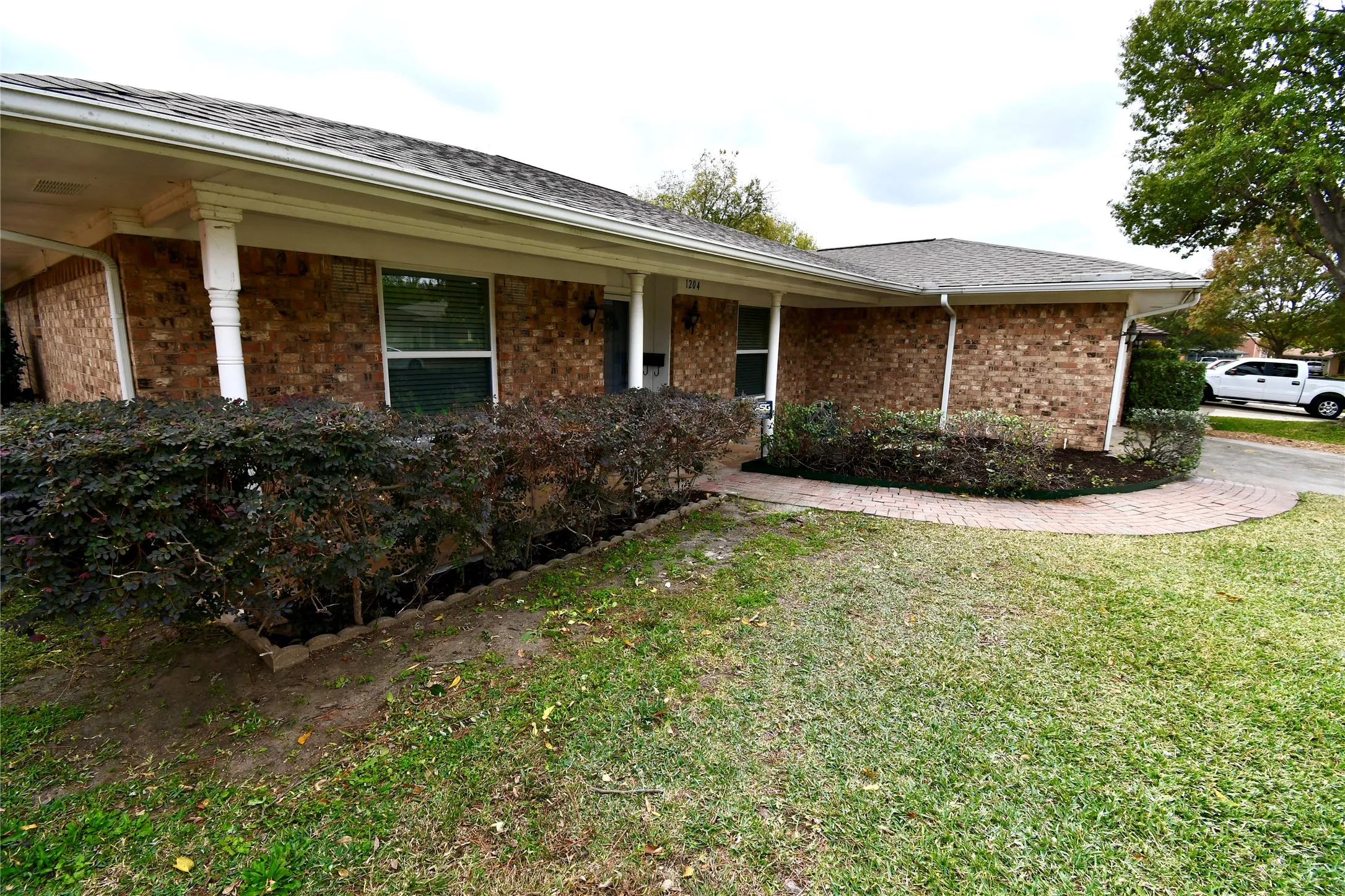 Single Family Residence For Rent in Dallas County , 1204 Jeffery Trail, Irving, Texas 75062, 4 Bedroom, 2 Bathroom, 2 Garage spaces, 1,840 Sqft, built in 2021, mls#21319309, Real Estate Agent in Irving, Homes For Rent in Dallas county, Homes For Rent in Irving, Realtor in Irving Texas, Real Estate Brokerage Independent Realty Texas, Luminita Cordes Realtor