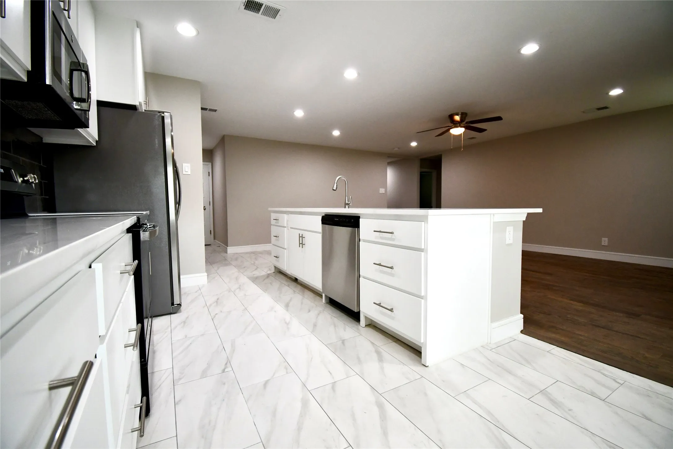 Single Family Residence For Rent in Dallas County , 1204 Jeffery Trail, Irving, Texas 75062, 4 Bedroom, 2 Bathroom, 2 Garage spaces, 1,840 Sqft, built in 2021, mls#21319309, Real Estate Agent in Irving, Homes For Rent in Dallas county, Homes For Rent in Irving, Realtor in Irving Texas, Real Estate Brokerage Independent Realty Texas, Luminita Cordes Realtor