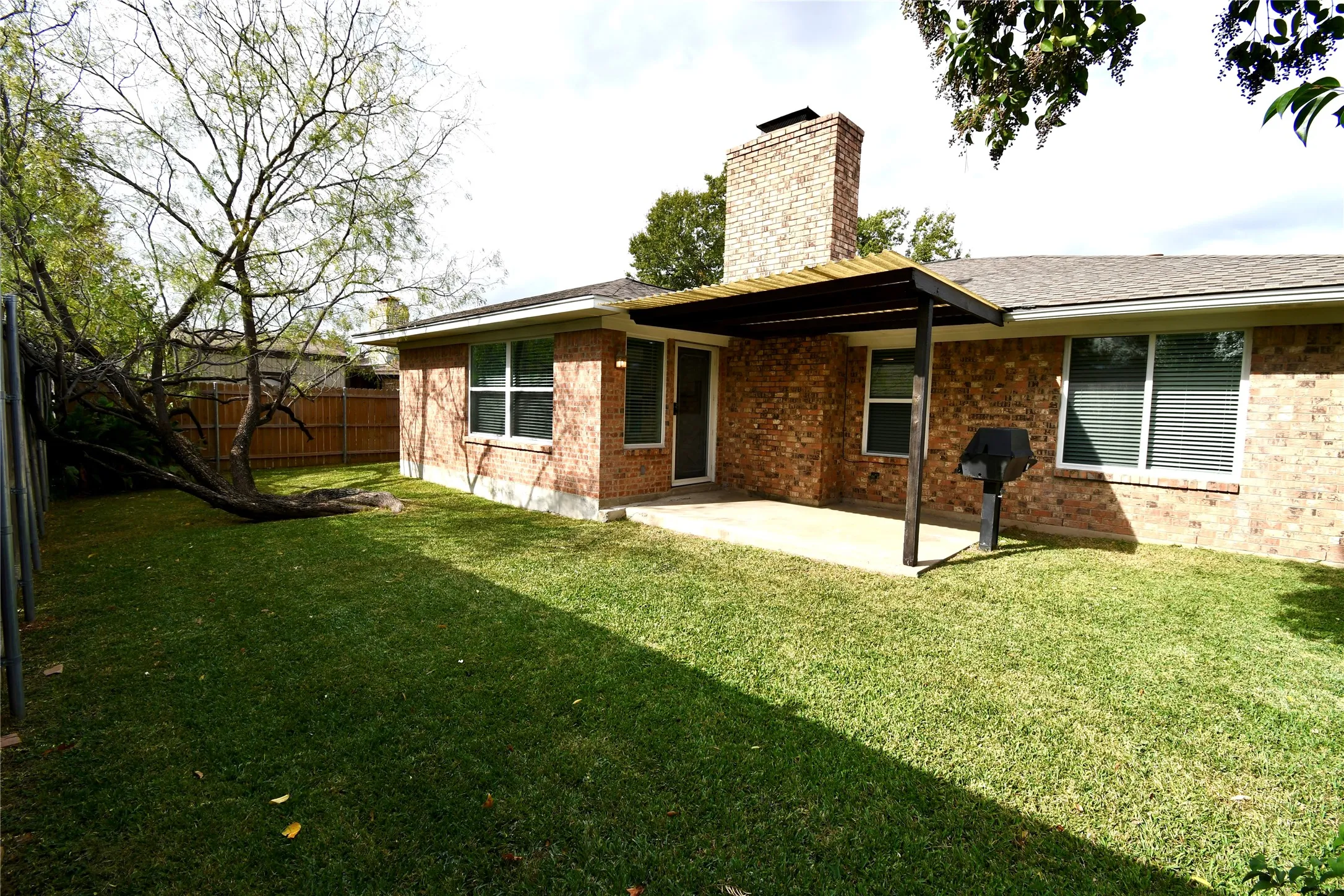 Single Family Residence For Rent in Dallas County , 1204 Jeffery Trail, Irving, Texas 75062, 4 Bedroom, 2 Bathroom, 2 Garage spaces, 1,840 Sqft, built in 2021, mls#21319309, Real Estate Agent in Irving, Homes For Rent in Dallas county, Homes For Rent in Irving, Realtor in Irving Texas, Real Estate Brokerage Independent Realty Texas, Luminita Cordes Realtor