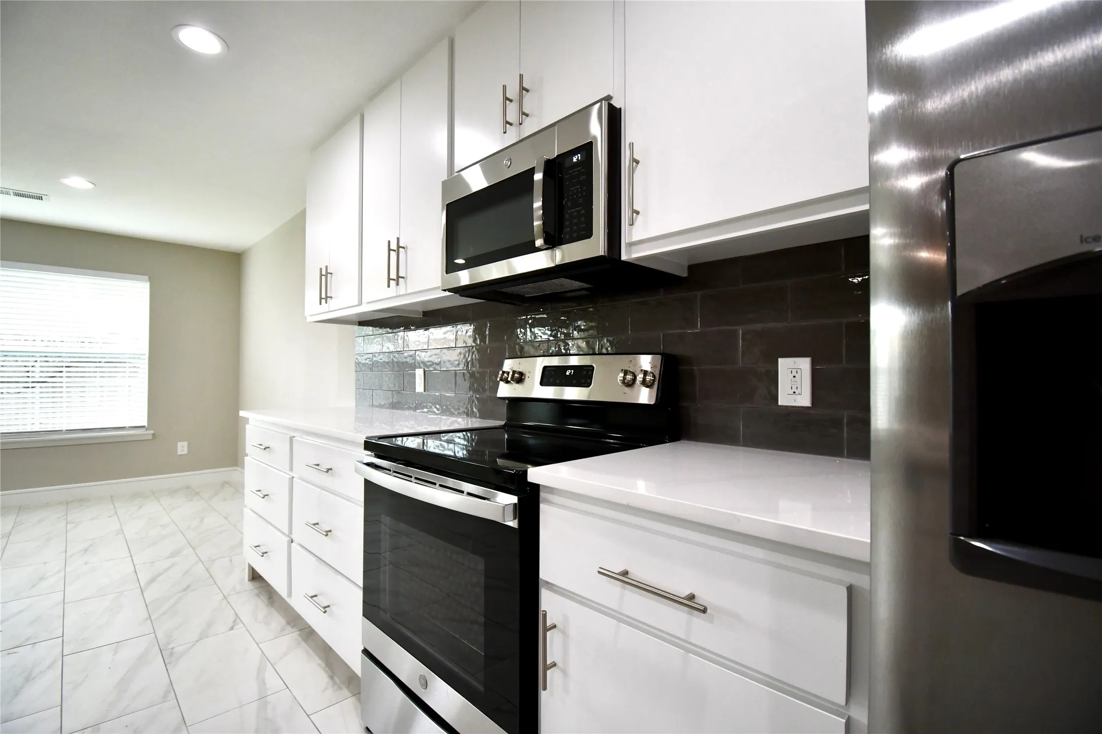 Single Family Residence For Rent in Dallas County , 1204 Jeffery Trail, Irving, Texas 75062, 4 Bedroom, 2 Bathroom, 2 Garage spaces, 1,840 Sqft, built in 2021, mls#21319309, Real Estate Agent in Irving, Homes For Rent in Dallas county, Homes For Rent in Irving, Realtor in Irving Texas, Real Estate Brokerage Independent Realty Texas, Luminita Cordes Realtor