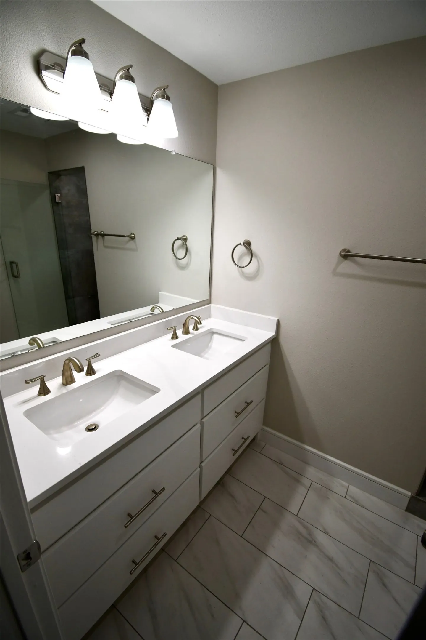 Single Family Residence For Rent in Dallas County , 1204 Jeffery Trail, Irving, Texas 75062, 4 Bedroom, 2 Bathroom, 2 Garage spaces, 1,840 Sqft, built in 2021, mls#21319309, Real Estate Agent in Irving, Homes For Rent in Dallas county, Homes For Rent in Irving, Realtor in Irving Texas, Real Estate Brokerage Independent Realty Texas, Luminita Cordes Realtor