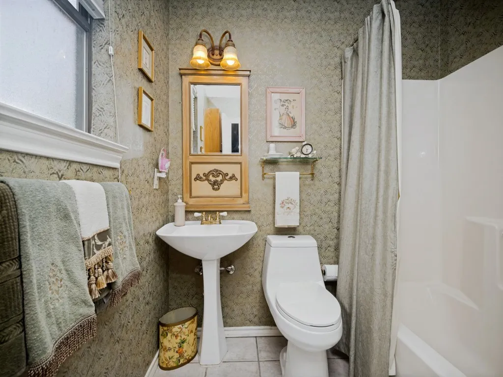Single Family Residence For Sale in Denton County , 29 Creekmere Drive, Trophy Club, Texas 76262, 4 Bedroom, 4 Bathroom, 2 Garage spaces, 3,192 Sqft, built in 1985, mls#21317329, Real Estate Agent in Trophy Club, Homes For Sale in Denton county, Homes For Sale in Trophy Club, Realtor in Trophy Club Texas, Real Estate Brokerage Independent Realty Texas, Luminita Cordes Realtor