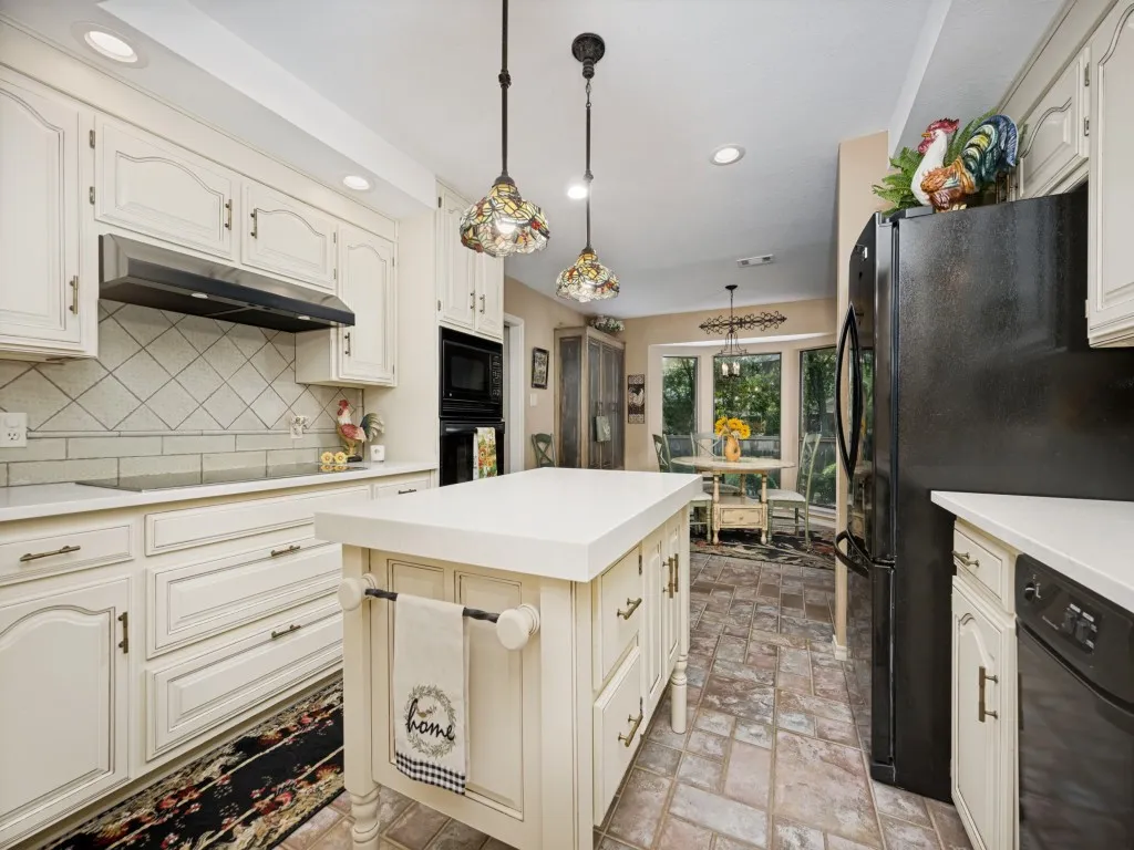 Single Family Residence For Sale in Denton County , 29 Creekmere Drive, Trophy Club, Texas 76262, 4 Bedroom, 4 Bathroom, 2 Garage spaces, 3,192 Sqft, built in 1985, mls#21317329, Real Estate Agent in Trophy Club, Homes For Sale in Denton county, Homes For Sale in Trophy Club, Realtor in Trophy Club Texas, Real Estate Brokerage Independent Realty Texas, Luminita Cordes Realtor