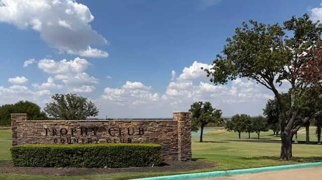 Single Family Residence For Sale in Denton County , 29 Creekmere Drive, Trophy Club, Texas 76262, 4 Bedroom, 4 Bathroom, 2 Garage spaces, 3,192 Sqft, built in 1985, mls#21317329, Real Estate Agent in Trophy Club, Homes For Sale in Denton county, Homes For Sale in Trophy Club, Realtor in Trophy Club Texas, Real Estate Brokerage Independent Realty Texas, Luminita Cordes Realtor