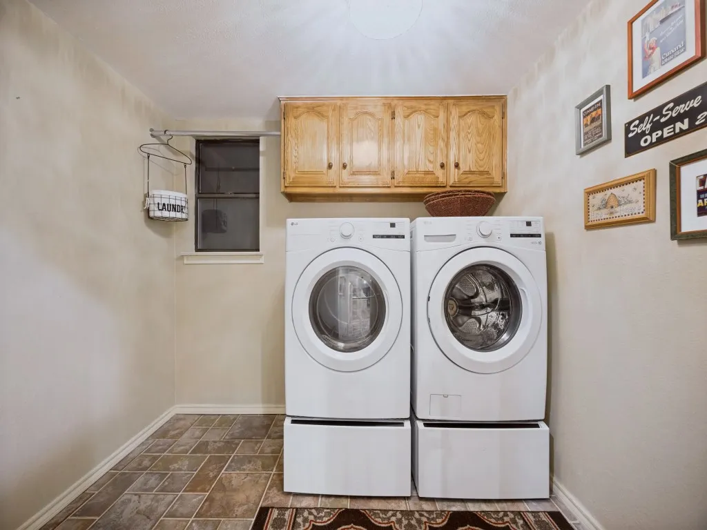 Single Family Residence For Sale in Denton County , 29 Creekmere Drive, Trophy Club, Texas 76262, 4 Bedroom, 4 Bathroom, 2 Garage spaces, 3,192 Sqft, built in 1985, mls#21317329, Real Estate Agent in Trophy Club, Homes For Sale in Denton county, Homes For Sale in Trophy Club, Realtor in Trophy Club Texas, Real Estate Brokerage Independent Realty Texas, Luminita Cordes Realtor