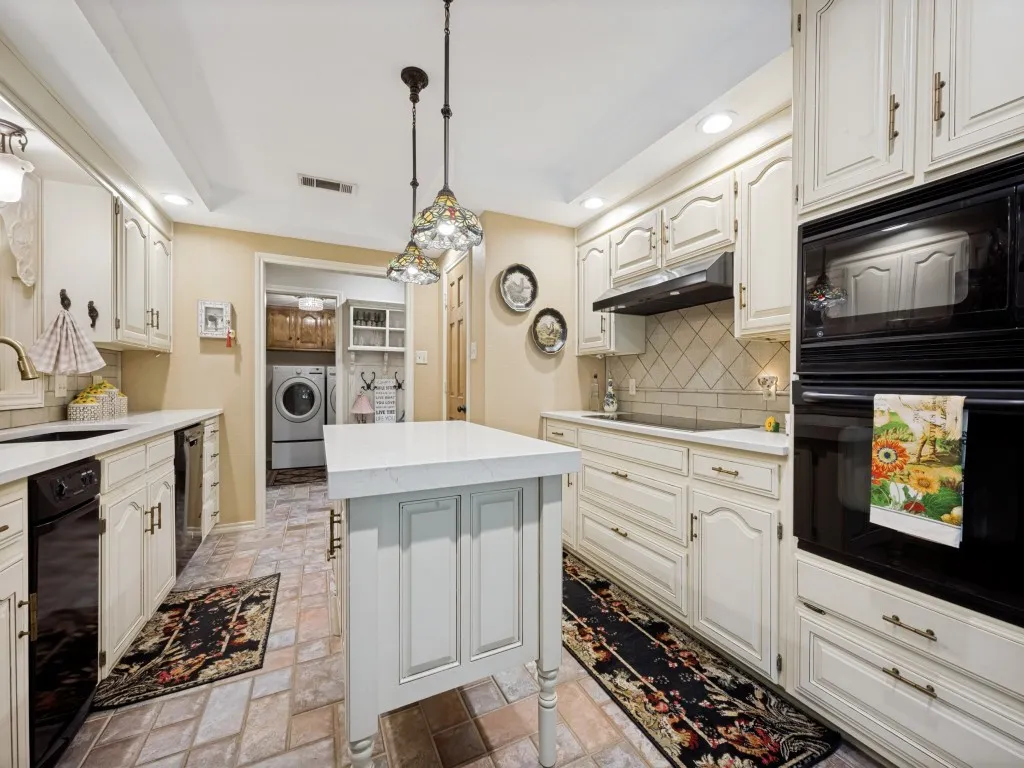 Single Family Residence For Sale in Denton County , 29 Creekmere Drive, Trophy Club, Texas 76262, 4 Bedroom, 4 Bathroom, 2 Garage spaces, 3,192 Sqft, built in 1985, mls#21317329, Real Estate Agent in Trophy Club, Homes For Sale in Denton county, Homes For Sale in Trophy Club, Realtor in Trophy Club Texas, Real Estate Brokerage Independent Realty Texas, Luminita Cordes Realtor