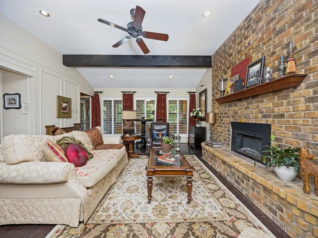 Single Family Residence For Sale in Denton County , 29 Creekmere Drive, Trophy Club, Texas 76262, 4 Bedroom, 4 Bathroom, 2 Garage spaces, 3,192 Sqft, built in 1985, mls#21317329, Real Estate Agent in Trophy Club, Homes For Sale in Denton county, Homes For Sale in Trophy Club, Realtor in Trophy Club Texas, Real Estate Brokerage Independent Realty Texas, Luminita Cordes Realtor