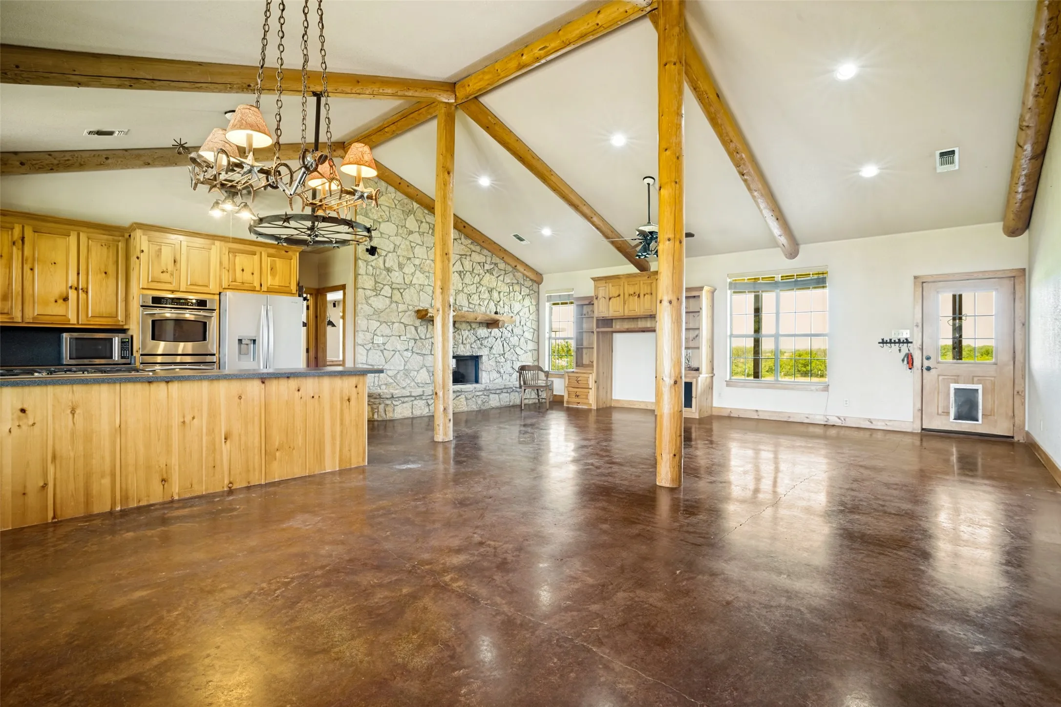 Farm For Sale in Wise County , 243 Rock Court, Decatur, Texas 76234, 3 Bedroom, 3 Bathroom, Garage spaces, 2,868 Sqft, built in 2004, mls#21319244, Real Estate Agent in Decatur, Homes For Sale in Wise county, Homes For Sale in Decatur, Realtor in Decatur Texas, Real Estate Brokerage Independent Realty Texas, Luminita Cordes Realtor