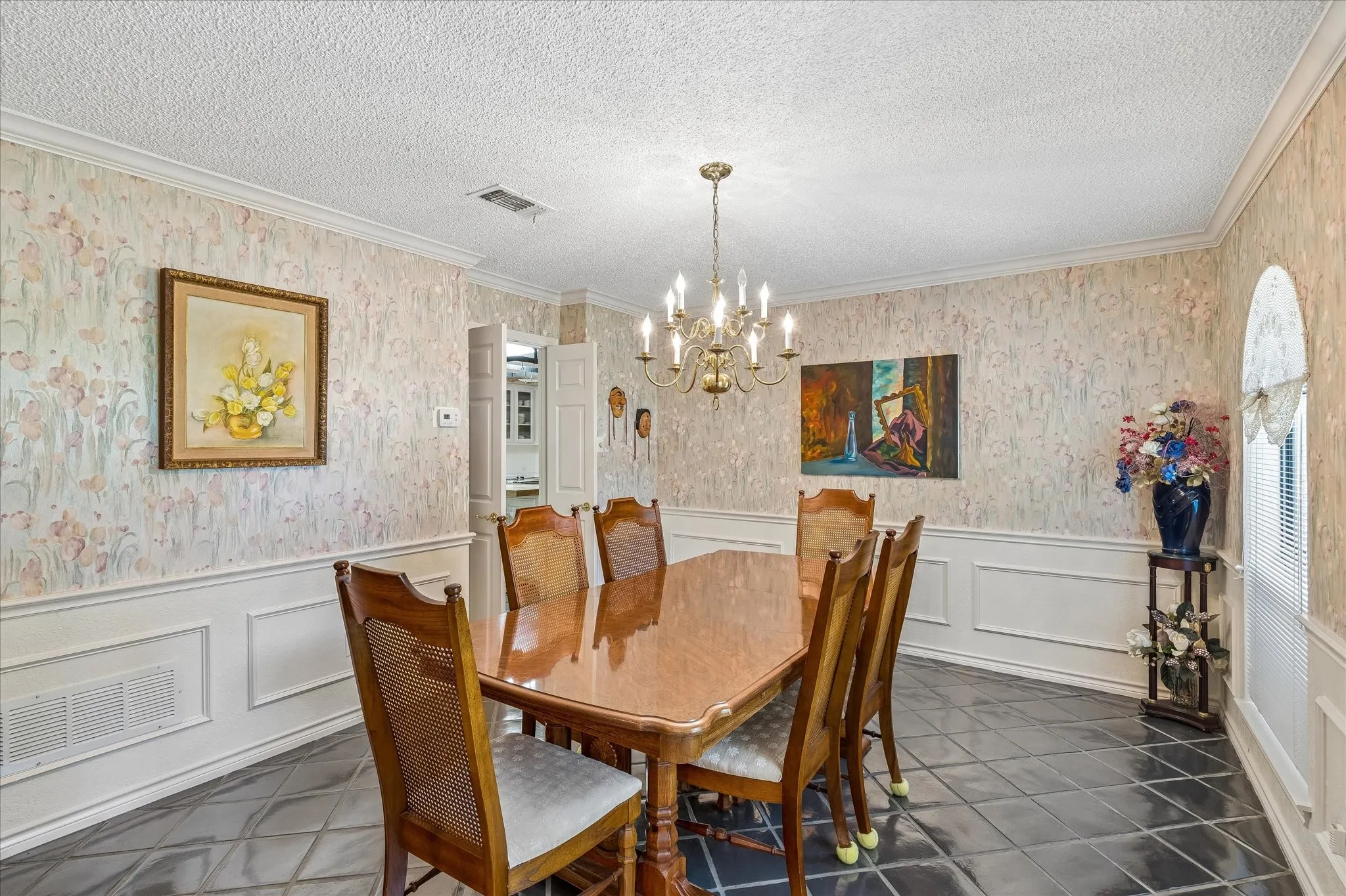 Single Family Residence For Sale in Tarrant County , 833 Kingston Drive, Mansfield, Texas 76063, 5 Bedroom, 3 Bathroom, Garage spaces, 3,007 Sqft, built in 1985, Price $599,000, mls#21319305, Real Estate Agent in Mansfield, Homes For Sale in Tarrant county, Homes For Sale in Mansfield, Realtor in Mansfield Texas, Real Estate Brokerage Independent Realty Texas, Luminita Cordes Realtor