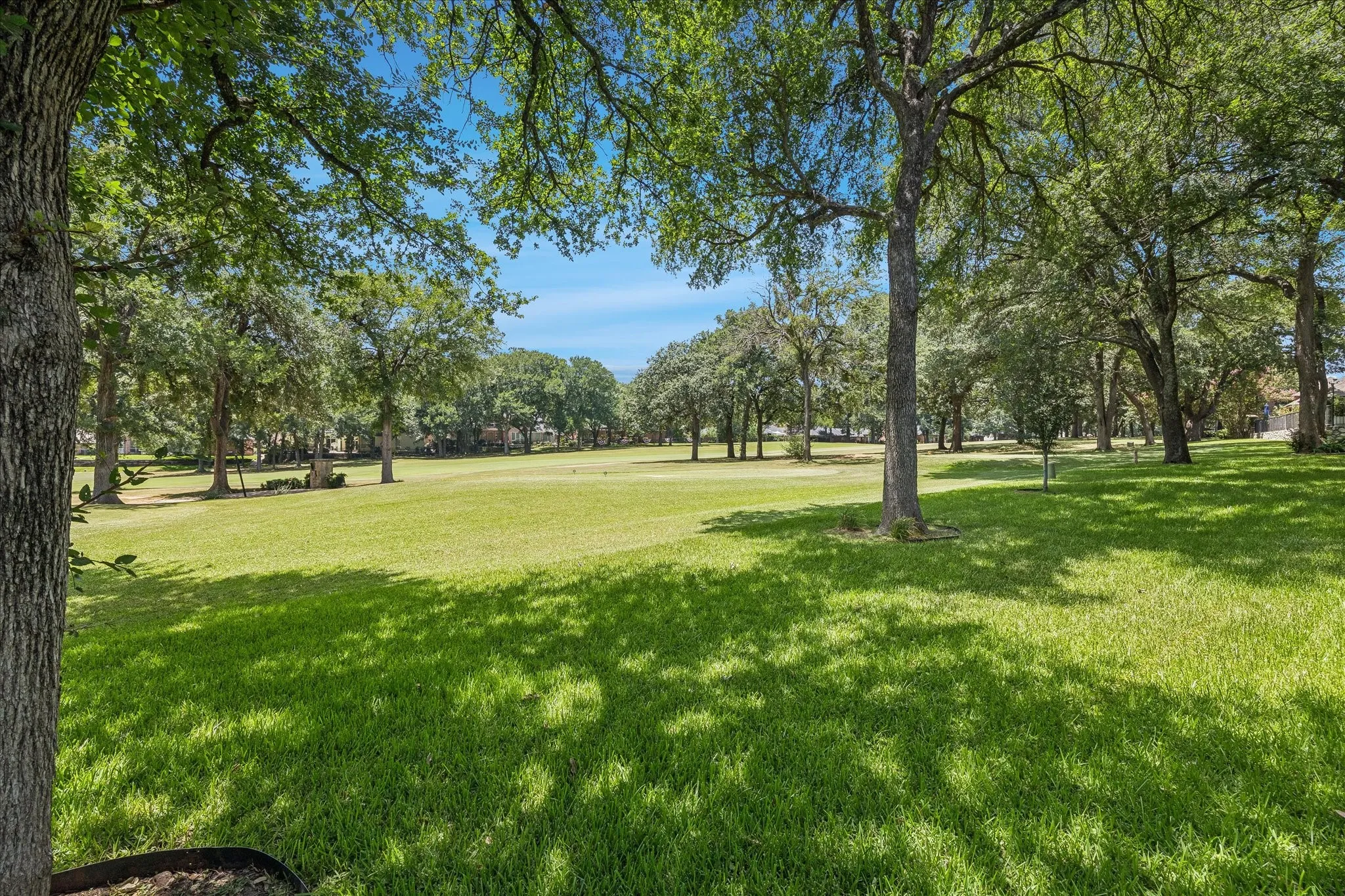 Single Family Residence For Sale in Tarrant County , 833 Kingston Drive, Mansfield, Texas 76063, 5 Bedroom, 3 Bathroom, Garage spaces, 3,007 Sqft, built in 1985, Price $599,000, mls#21319305, Real Estate Agent in Mansfield, Homes For Sale in Tarrant county, Homes For Sale in Mansfield, Realtor in Mansfield Texas, Real Estate Brokerage Independent Realty Texas, Luminita Cordes Realtor