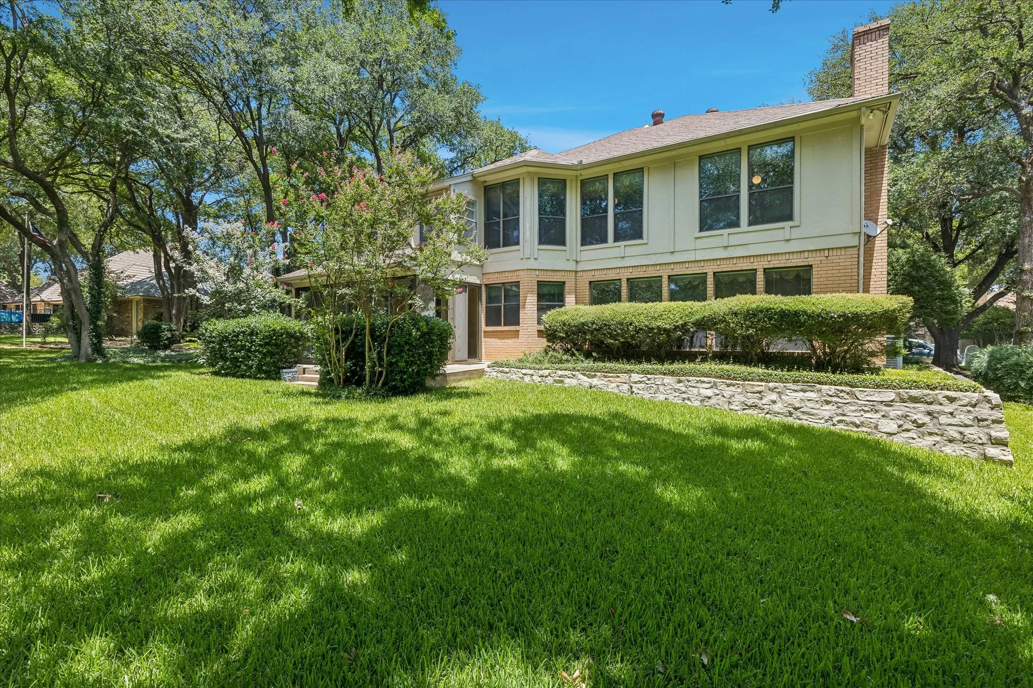 Single Family Residence For Sale in Tarrant County , 833 Kingston Drive, Mansfield, Texas 76063, 5 Bedroom, 3 Bathroom, Garage spaces, 3,007 Sqft, built in 1985, Price $599,000, mls#21319305, Real Estate Agent in Mansfield, Homes For Sale in Tarrant county, Homes For Sale in Mansfield, Realtor in Mansfield Texas, Real Estate Brokerage Independent Realty Texas, Luminita Cordes Realtor