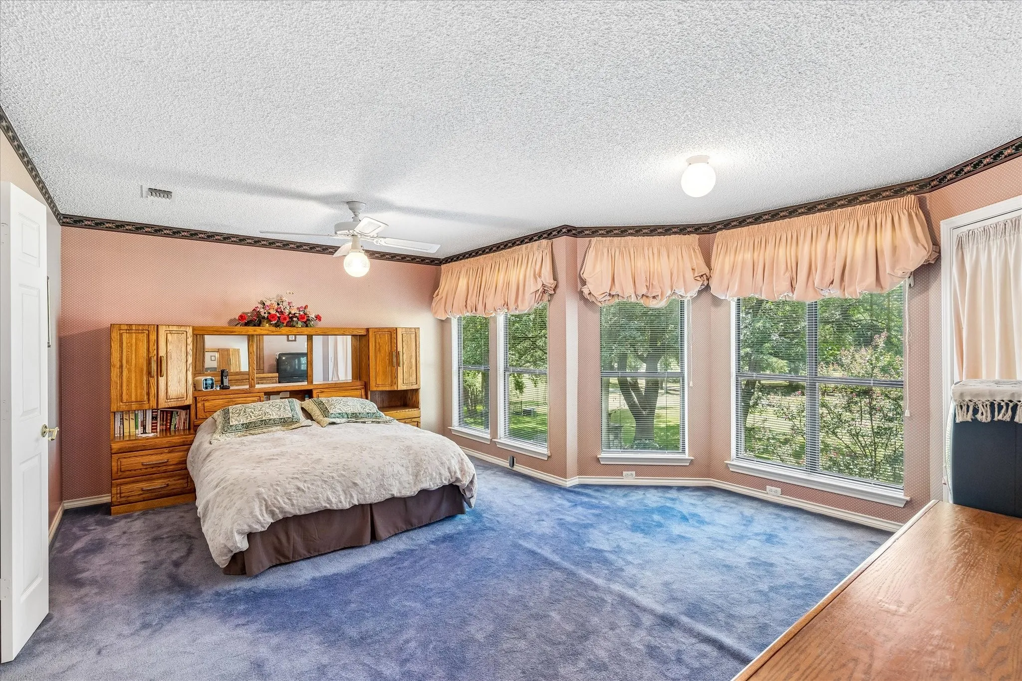 Single Family Residence For Sale in Tarrant County , 833 Kingston Drive, Mansfield, Texas 76063, 5 Bedroom, 3 Bathroom, Garage spaces, 3,007 Sqft, built in 1985, Price $599,000, mls#21319305, Real Estate Agent in Mansfield, Homes For Sale in Tarrant county, Homes For Sale in Mansfield, Realtor in Mansfield Texas, Real Estate Brokerage Independent Realty Texas, Luminita Cordes Realtor