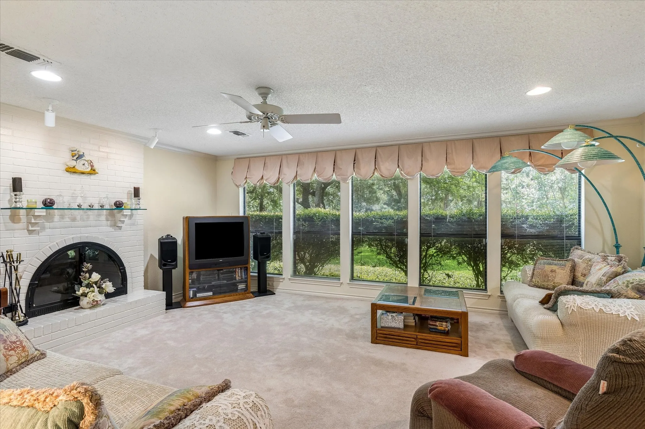 Single Family Residence For Sale in Tarrant County , 833 Kingston Drive, Mansfield, Texas 76063, 5 Bedroom, 3 Bathroom, Garage spaces, 3,007 Sqft, built in 1985, Price $599,000, mls#21319305, Real Estate Agent in Mansfield, Homes For Sale in Tarrant county, Homes For Sale in Mansfield, Realtor in Mansfield Texas, Real Estate Brokerage Independent Realty Texas, Luminita Cordes Realtor