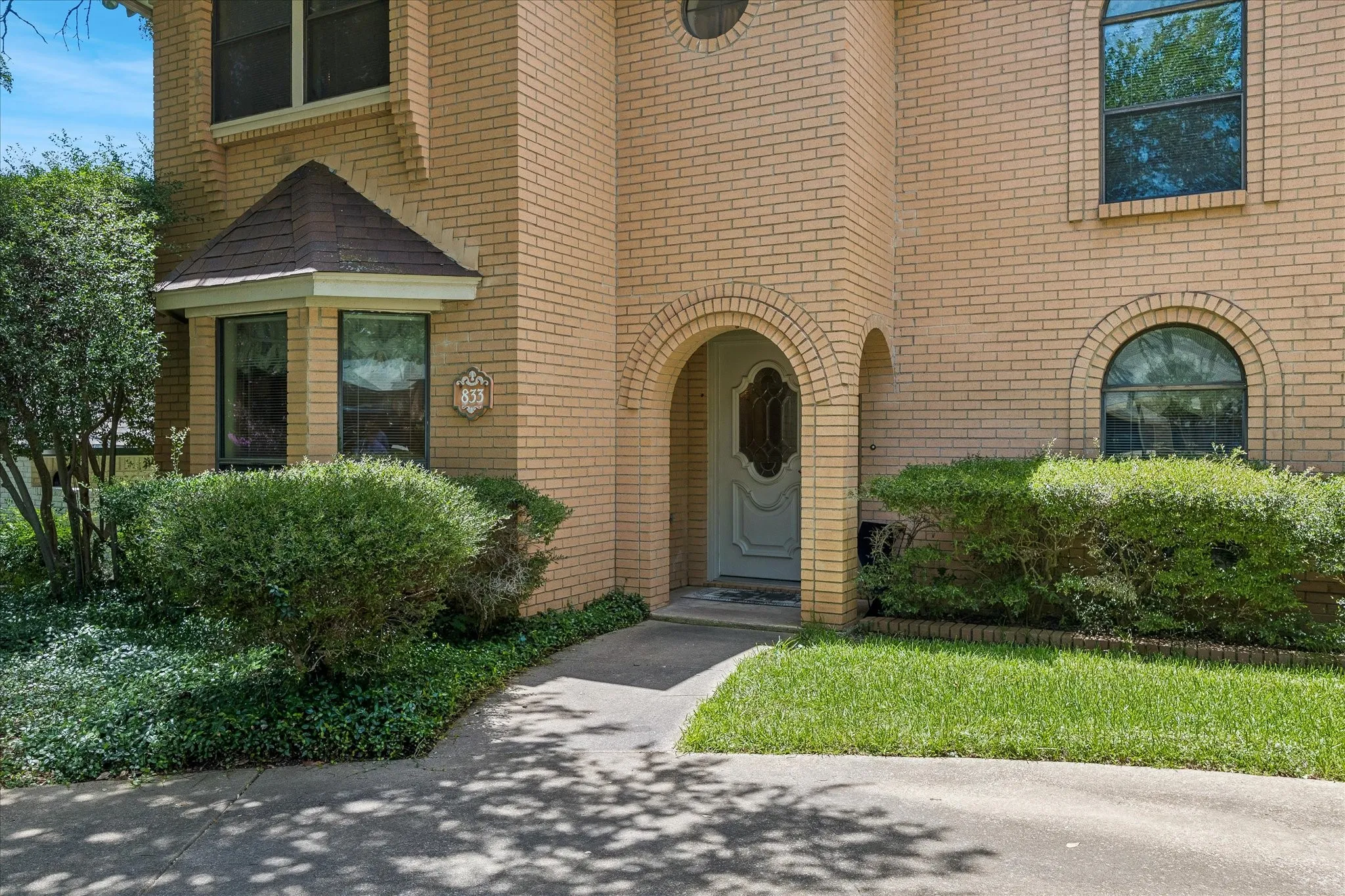 Single Family Residence For Sale in Tarrant County , 833 Kingston Drive, Mansfield, Texas 76063, 5 Bedroom, 3 Bathroom, Garage spaces, 3,007 Sqft, built in 1985, Price $599,000, mls#21319305, Real Estate Agent in Mansfield, Homes For Sale in Tarrant county, Homes For Sale in Mansfield, Realtor in Mansfield Texas, Real Estate Brokerage Independent Realty Texas, Luminita Cordes Realtor