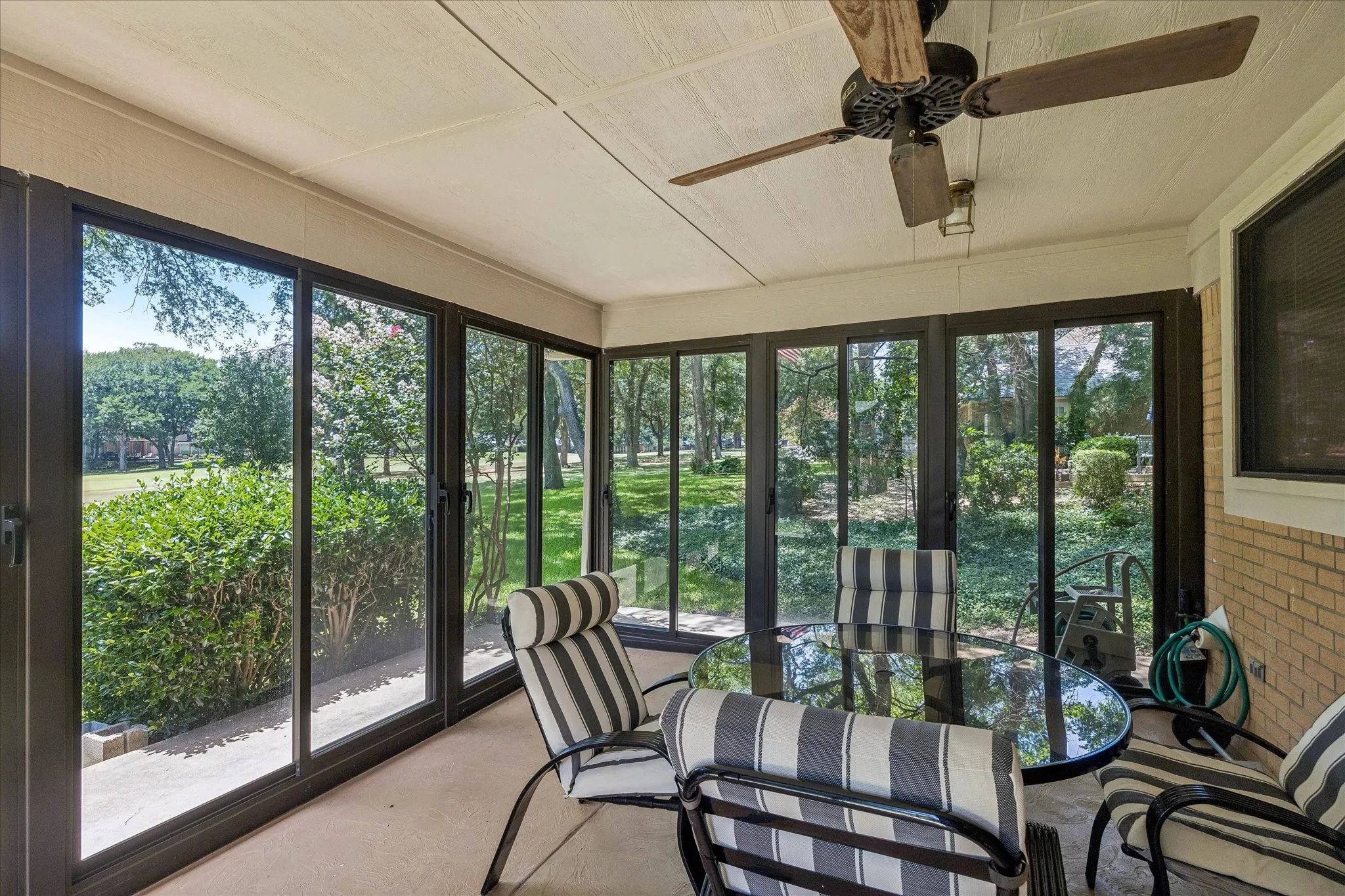 Single Family Residence For Sale in Tarrant County , 833 Kingston Drive, Mansfield, Texas 76063, 5 Bedroom, 3 Bathroom, Garage spaces, 3,007 Sqft, built in 1985, Price $599,000, mls#21319305, Real Estate Agent in Mansfield, Homes For Sale in Tarrant county, Homes For Sale in Mansfield, Realtor in Mansfield Texas, Real Estate Brokerage Independent Realty Texas, Luminita Cordes Realtor