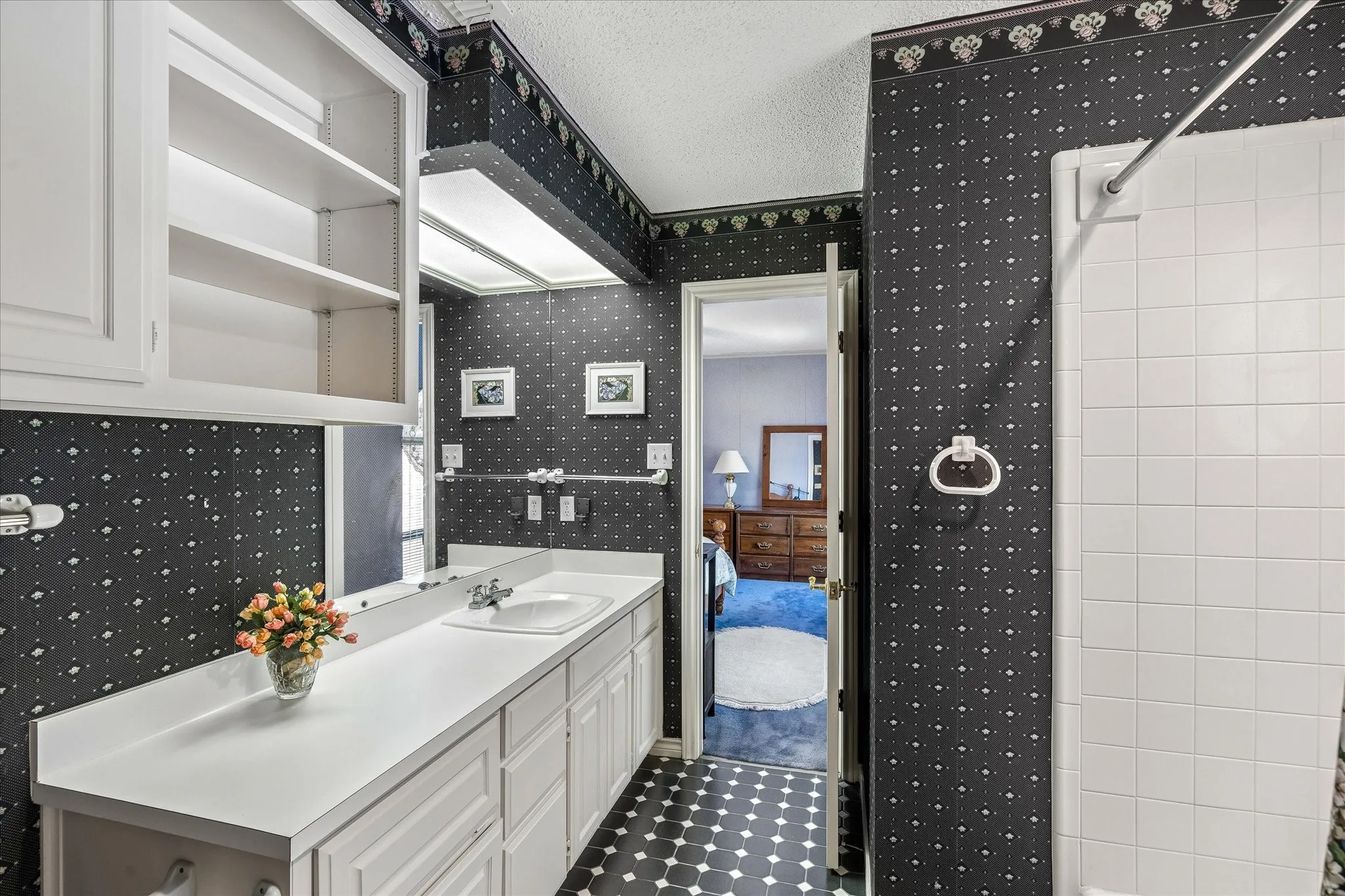 Single Family Residence For Sale in Tarrant County , 833 Kingston Drive, Mansfield, Texas 76063, 5 Bedroom, 3 Bathroom, Garage spaces, 3,007 Sqft, built in 1985, Price $599,000, mls#21319305, Real Estate Agent in Mansfield, Homes For Sale in Tarrant county, Homes For Sale in Mansfield, Realtor in Mansfield Texas, Real Estate Brokerage Independent Realty Texas, Luminita Cordes Realtor