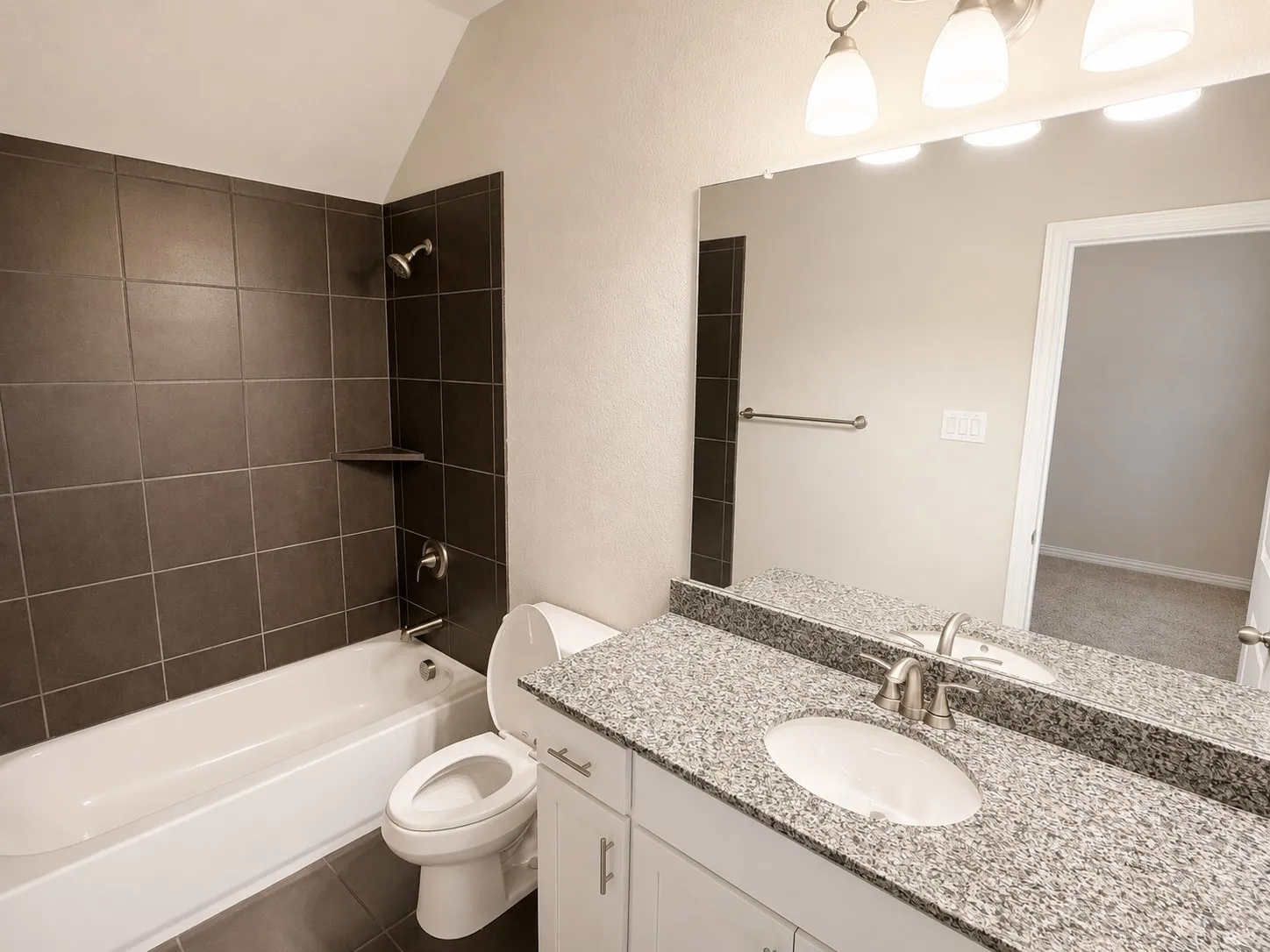 Single Family Residence For Sale in Ellis County , 136 Bowling Green Avenue, Red Oak, Texas 75154, 4 Bedroom, 4 Bathroom, 2 Garage spaces, 3,015 Sqft, built in 2022, mls#21319076, Real Estate Agent in Red Oak, Homes For Sale in Ellis county, Homes For Sale in Red Oak, Realtor in Red Oak Texas, Real Estate Brokerage Independent Realty Texas, Luminita Cordes Realtor