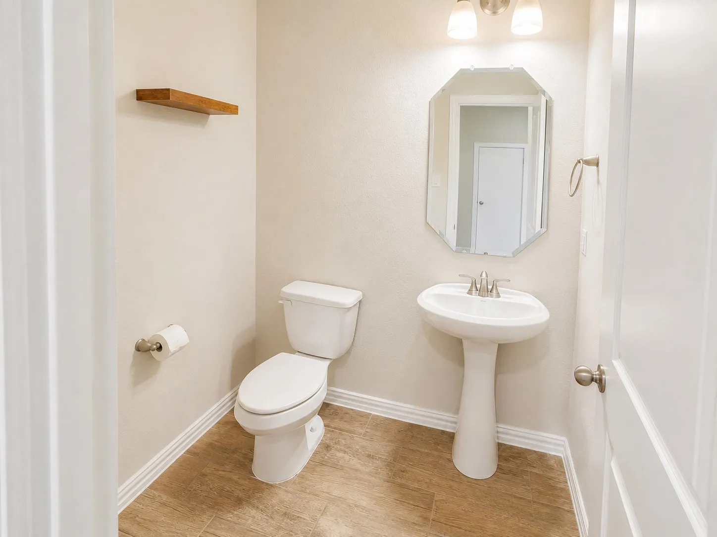 Single Family Residence For Sale in Ellis County , 136 Bowling Green Avenue, Red Oak, Texas 75154, 4 Bedroom, 4 Bathroom, 2 Garage spaces, 3,015 Sqft, built in 2022, mls#21319076, Real Estate Agent in Red Oak, Homes For Sale in Ellis county, Homes For Sale in Red Oak, Realtor in Red Oak Texas, Real Estate Brokerage Independent Realty Texas, Luminita Cordes Realtor