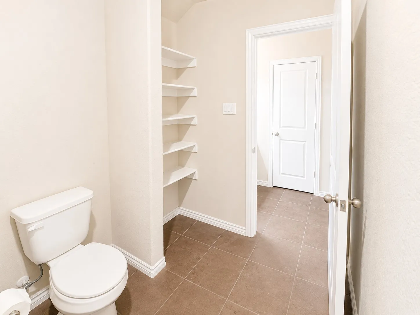 Single Family Residence For Sale in Ellis County , 136 Bowling Green Avenue, Red Oak, Texas 75154, 4 Bedroom, 4 Bathroom, 2 Garage spaces, 3,015 Sqft, built in 2022, mls#21319076, Real Estate Agent in Red Oak, Homes For Sale in Ellis county, Homes For Sale in Red Oak, Realtor in Red Oak Texas, Real Estate Brokerage Independent Realty Texas, Luminita Cordes Realtor