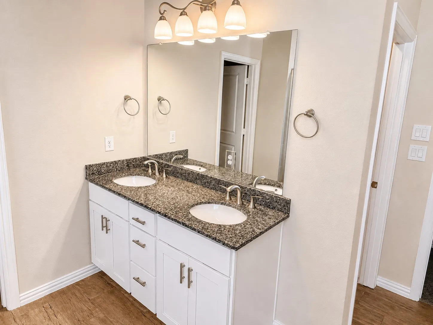 Single Family Residence For Sale in Ellis County , 136 Bowling Green Avenue, Red Oak, Texas 75154, 4 Bedroom, 4 Bathroom, 2 Garage spaces, 3,015 Sqft, built in 2022, mls#21319076, Real Estate Agent in Red Oak, Homes For Sale in Ellis county, Homes For Sale in Red Oak, Realtor in Red Oak Texas, Real Estate Brokerage Independent Realty Texas, Luminita Cordes Realtor