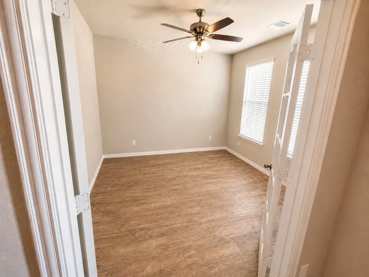 Single Family Residence For Sale in Ellis County , 136 Bowling Green Avenue, Red Oak, Texas 75154, 4 Bedroom, 4 Bathroom, 2 Garage spaces, 3,015 Sqft, built in 2022, mls#21319076, Real Estate Agent in Red Oak, Homes For Sale in Ellis county, Homes For Sale in Red Oak, Realtor in Red Oak Texas, Real Estate Brokerage Independent Realty Texas, Luminita Cordes Realtor