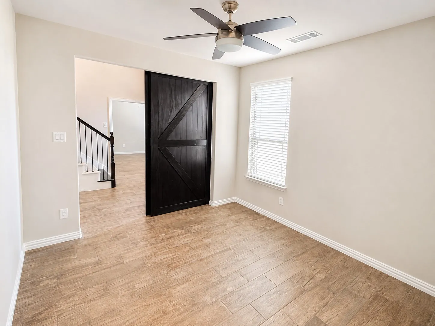 Single Family Residence For Sale in Ellis County , 136 Bowling Green Avenue, Red Oak, Texas 75154, 4 Bedroom, 4 Bathroom, 2 Garage spaces, 3,015 Sqft, built in 2022, mls#21319076, Real Estate Agent in Red Oak, Homes For Sale in Ellis county, Homes For Sale in Red Oak, Realtor in Red Oak Texas, Real Estate Brokerage Independent Realty Texas, Luminita Cordes Realtor