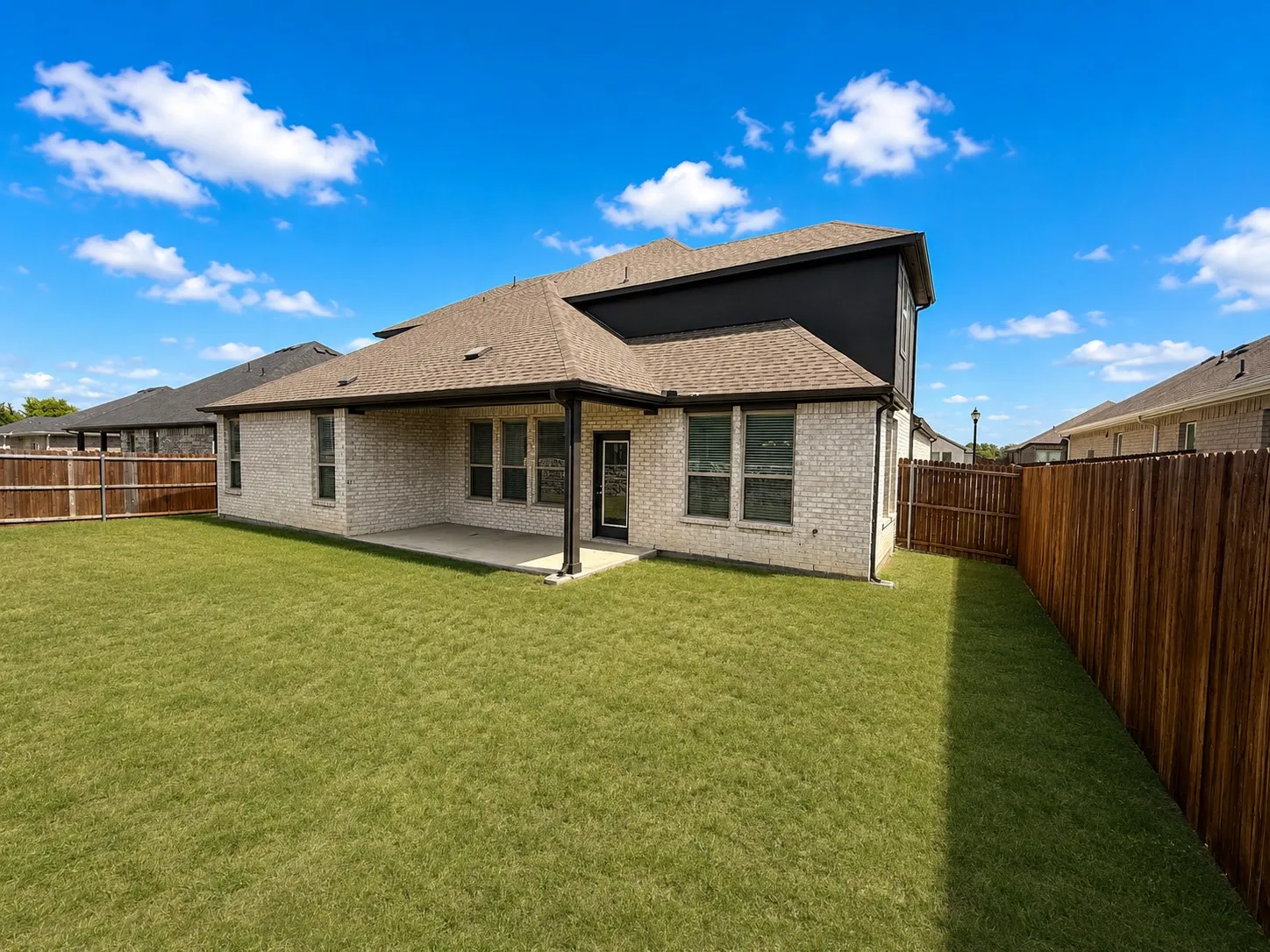 Single Family Residence For Sale in Ellis County , 136 Bowling Green Avenue, Red Oak, Texas 75154, 4 Bedroom, 4 Bathroom, 2 Garage spaces, 3,015 Sqft, built in 2022, mls#21319076, Real Estate Agent in Red Oak, Homes For Sale in Ellis county, Homes For Sale in Red Oak, Realtor in Red Oak Texas, Real Estate Brokerage Independent Realty Texas, Luminita Cordes Realtor