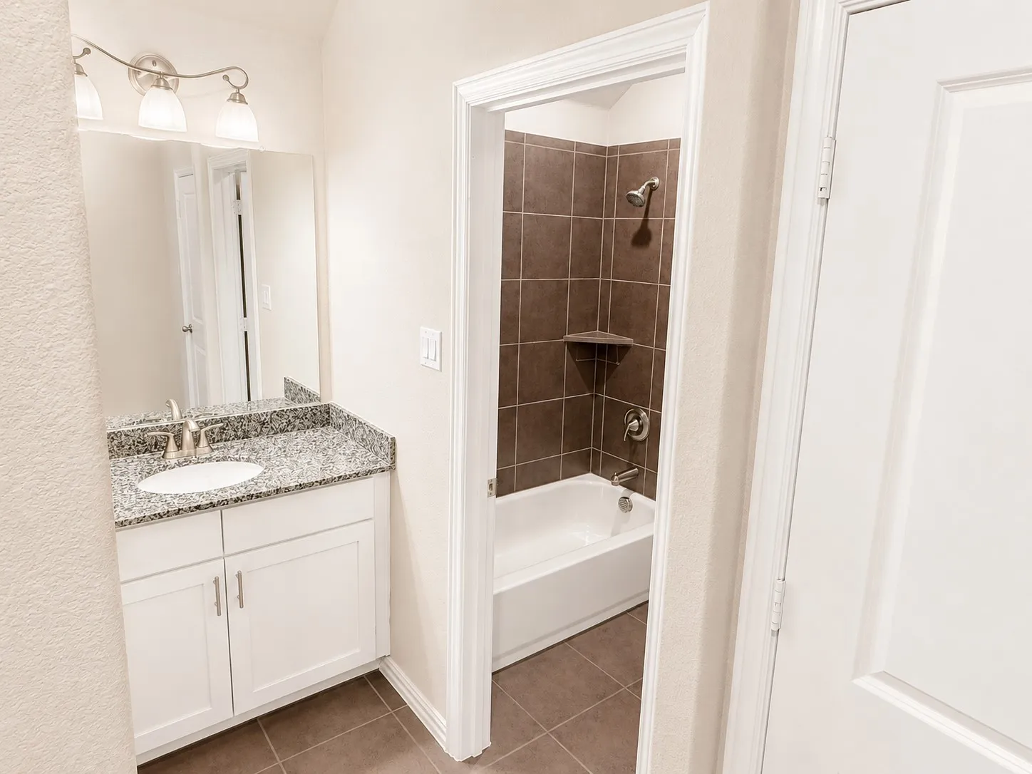 Single Family Residence For Sale in Ellis County , 136 Bowling Green Avenue, Red Oak, Texas 75154, 4 Bedroom, 4 Bathroom, 2 Garage spaces, 3,015 Sqft, built in 2022, mls#21319076, Real Estate Agent in Red Oak, Homes For Sale in Ellis county, Homes For Sale in Red Oak, Realtor in Red Oak Texas, Real Estate Brokerage Independent Realty Texas, Luminita Cordes Realtor