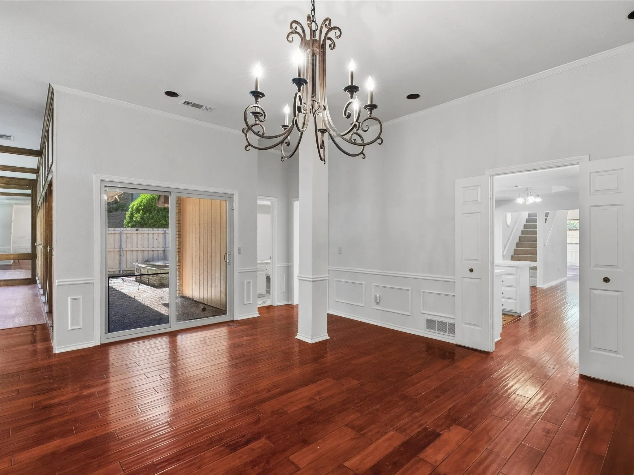 Single Family Residence For Sale in Collin County , 2204 Cardinal Drive, Plano, Texas 75023, 5 Bedroom, 5 Bathroom, 2 Garage spaces, 2,954 Sqft, built in 1983, mls#21319327, Real Estate Agent in Plano, Homes For Sale in Collin county, Homes For Sale in Plano, Realtor in Plano Texas, Real Estate Brokerage Independent Realty Texas, Luminita Cordes Realtor